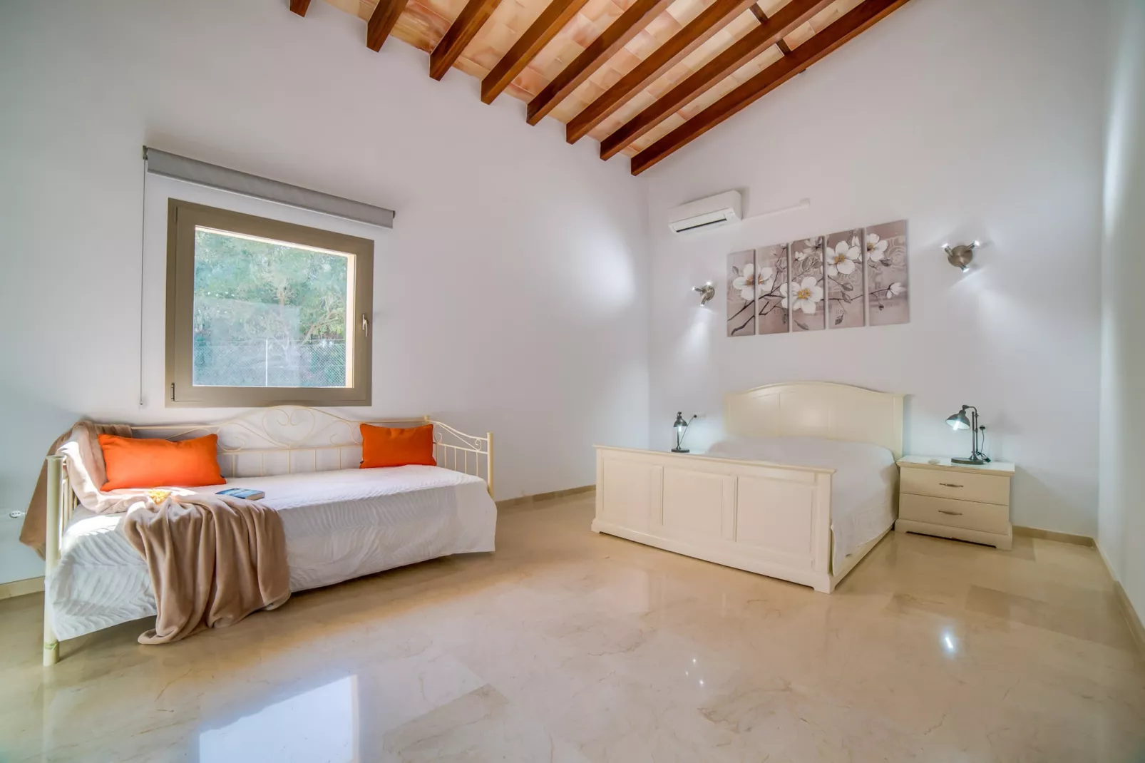 Can Brivo-Bedroom