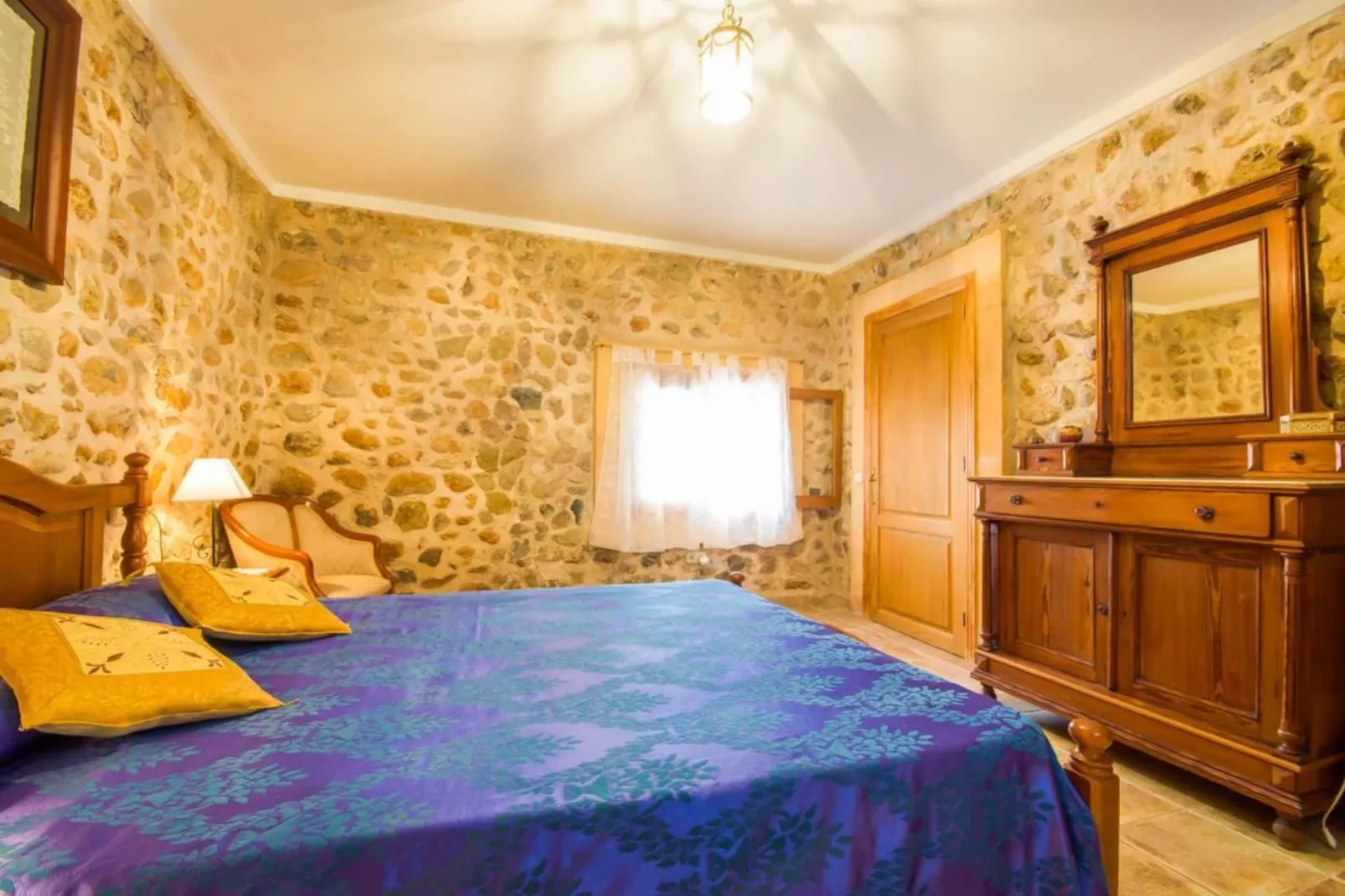 Can Nyany Buger-Bedroom