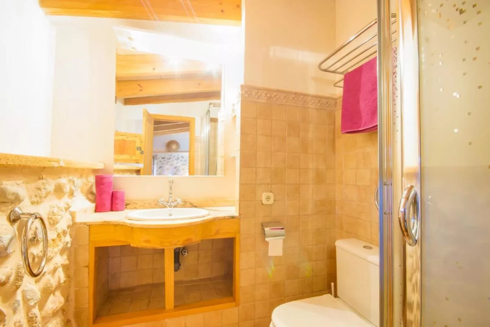 Can Nyany Buger-Bathroom