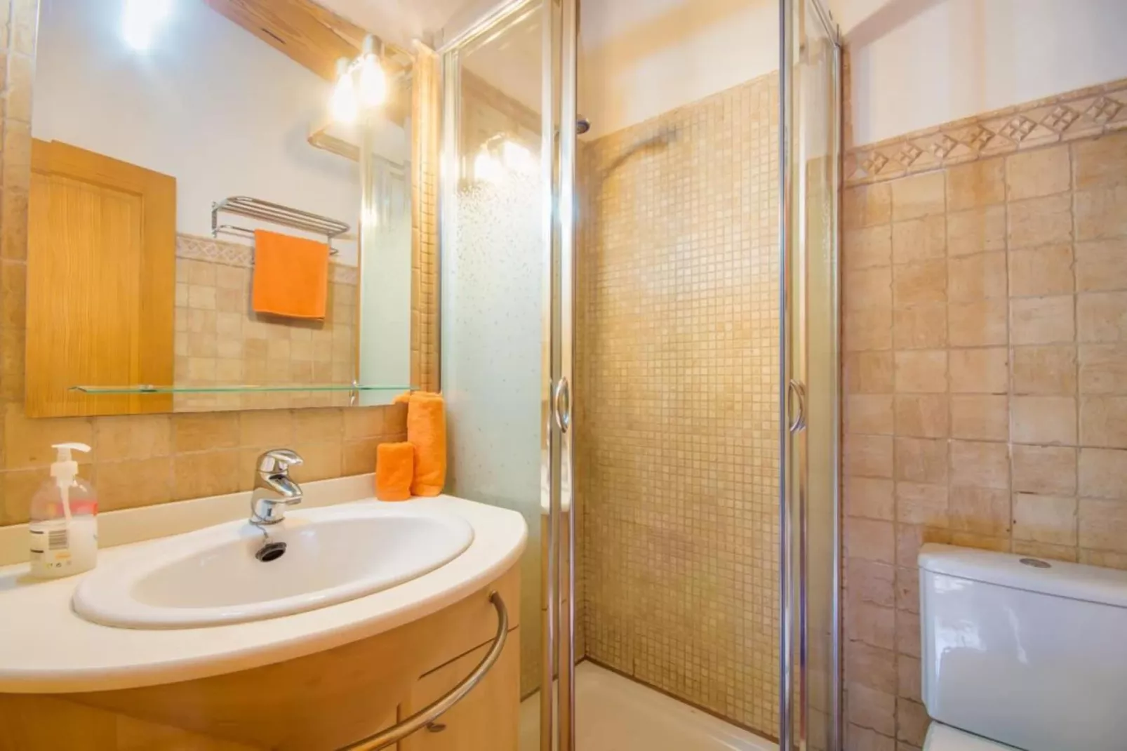 Can Nyany Buger-Bathroom