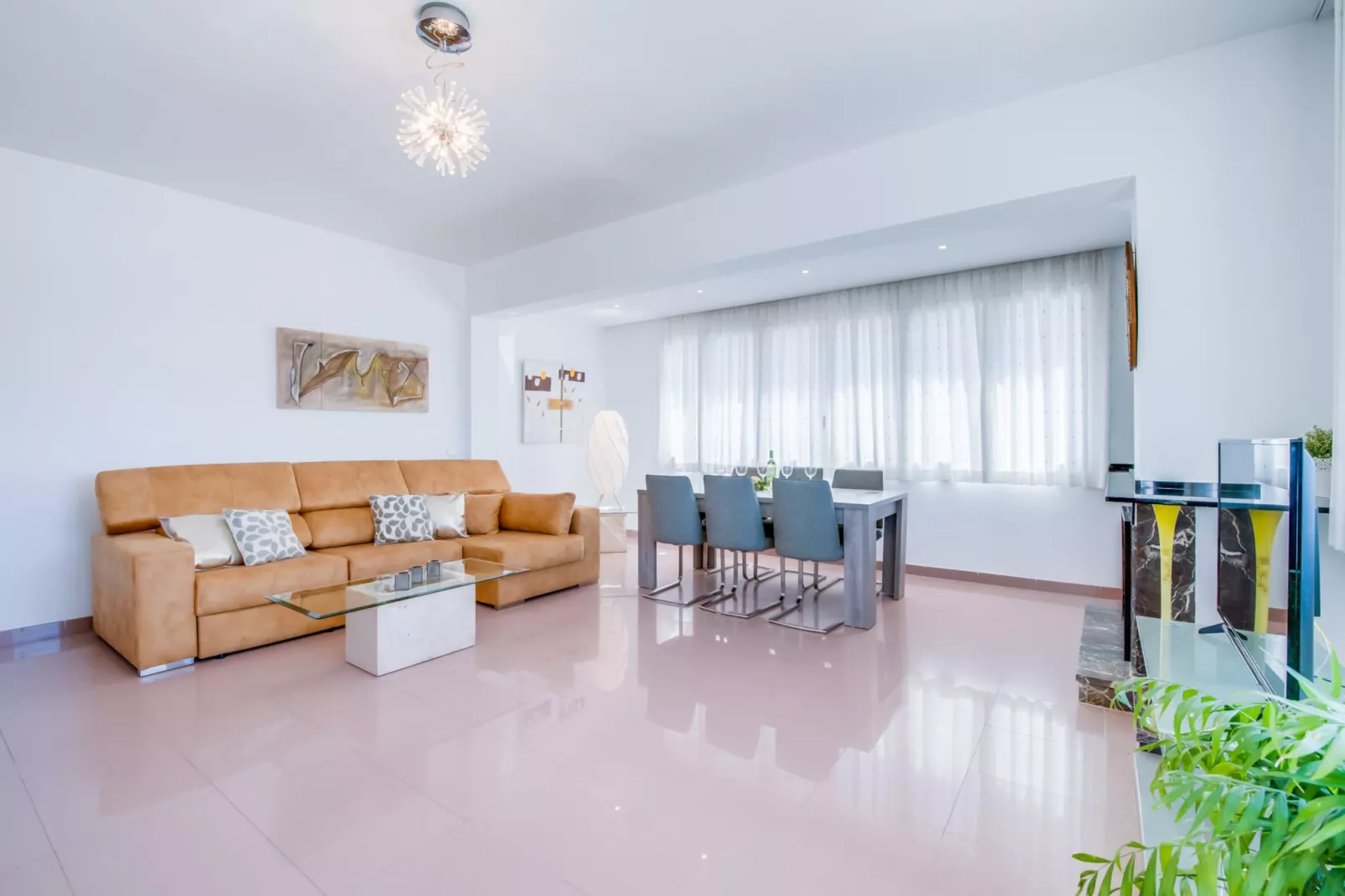 Dionis-Living room