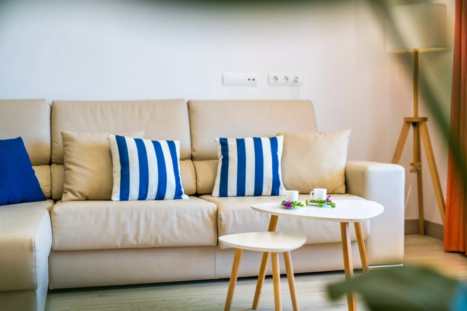 Pins 441-Living room