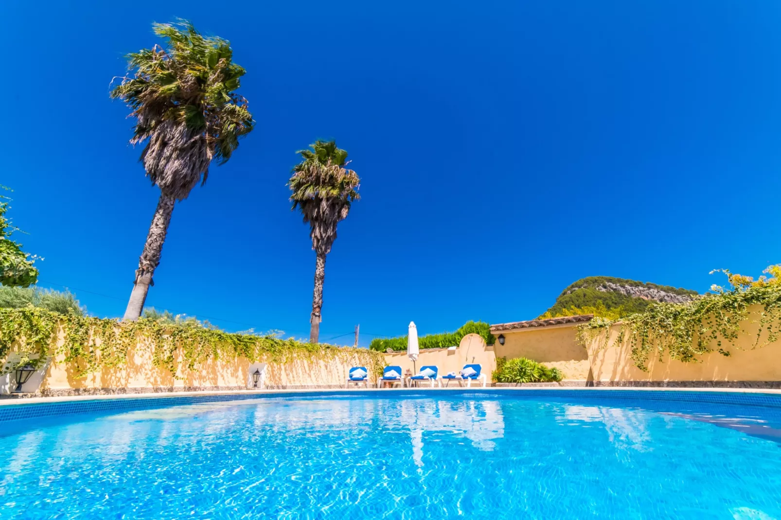 Sa Sort Llarga-Pool