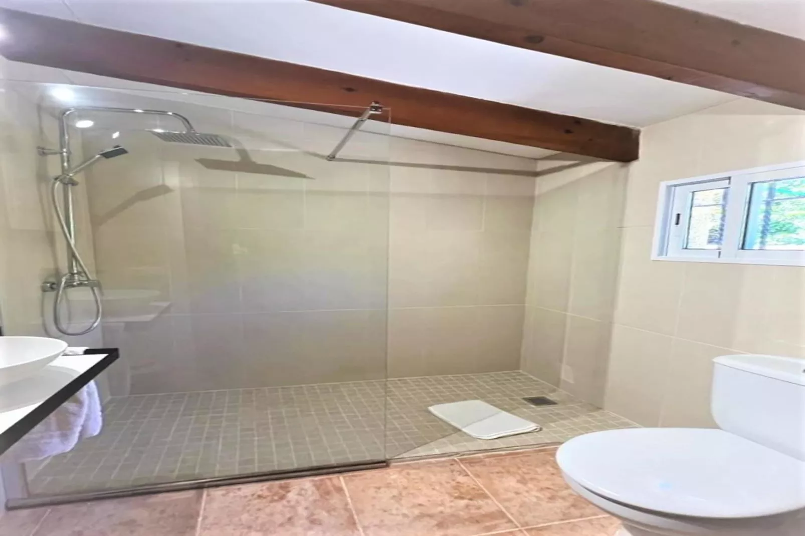 Navarro-Bathroom