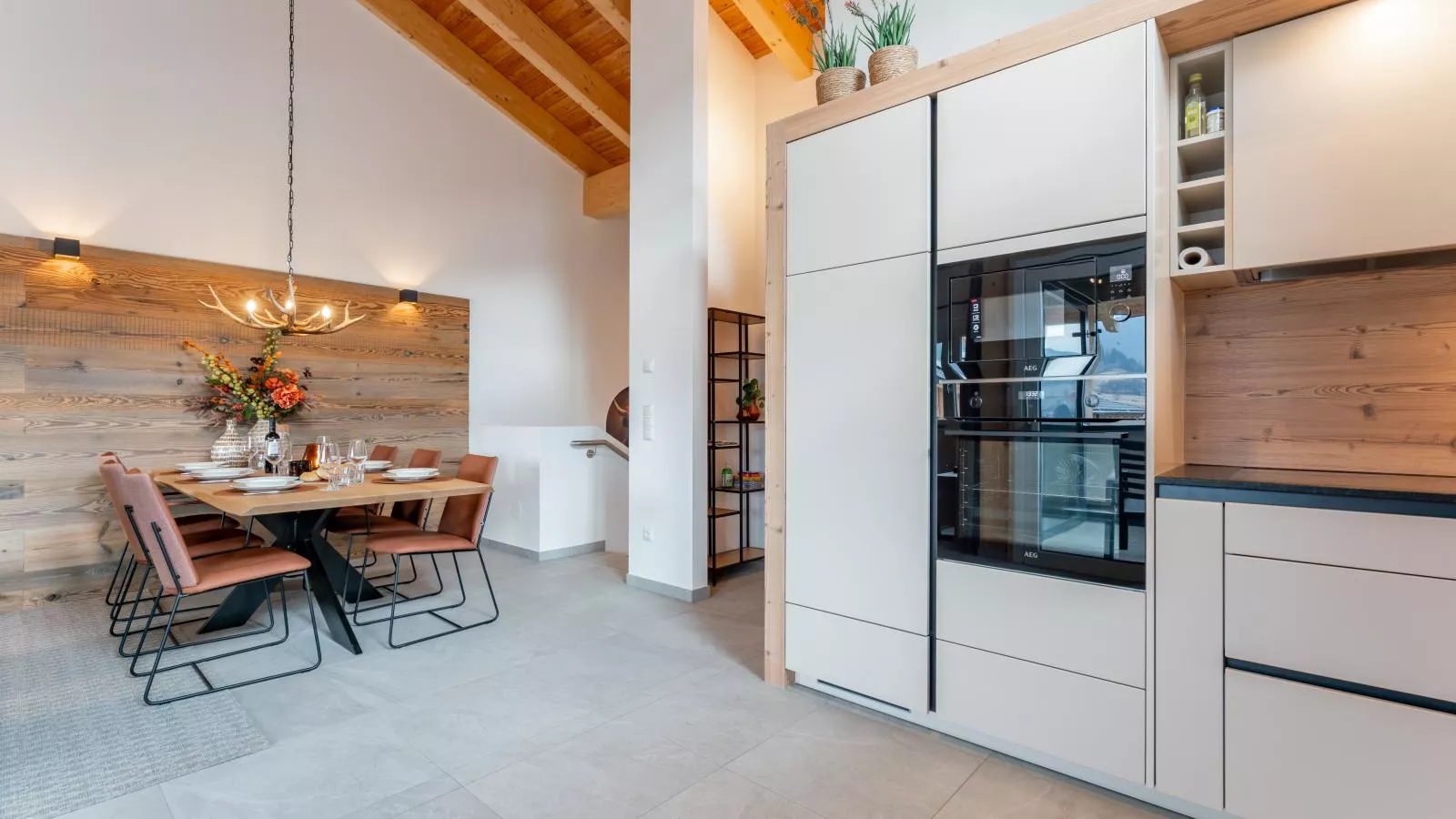 Grebenzen Lodges 49B-Dining room