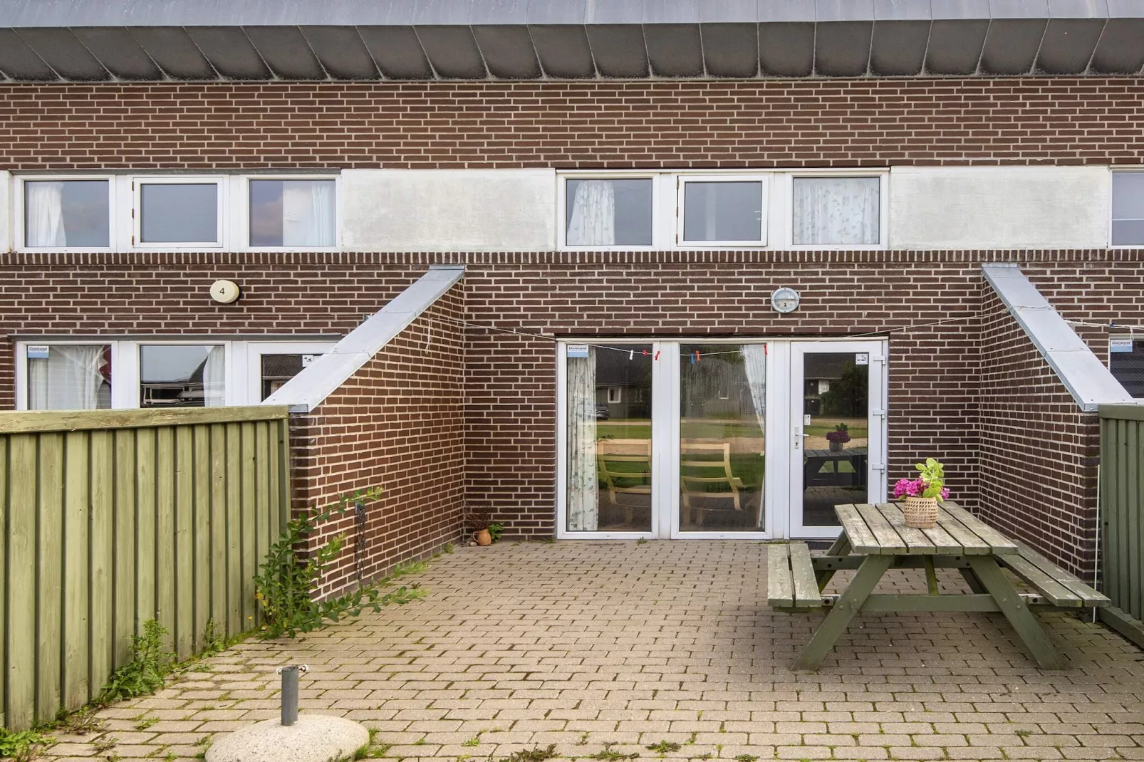 3 room,2 levels-Outdoor