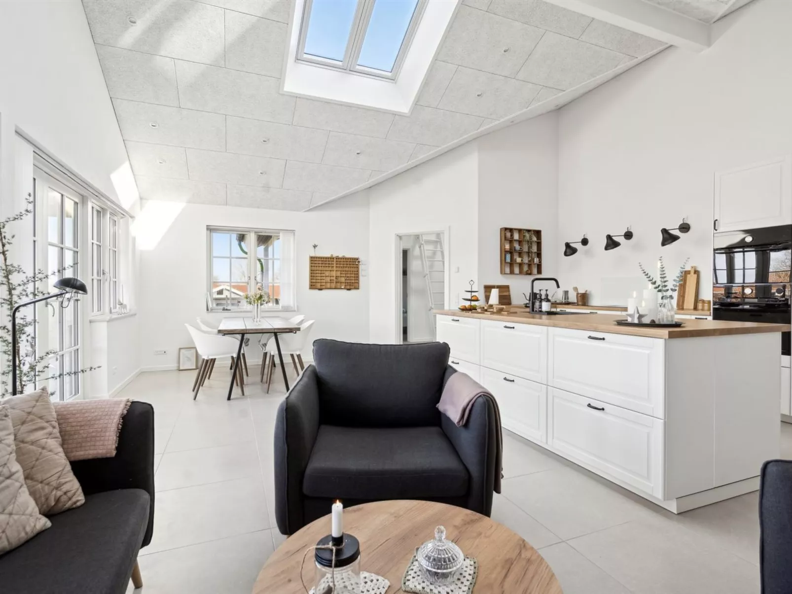"Siljan" - 300m from the sea-Inside