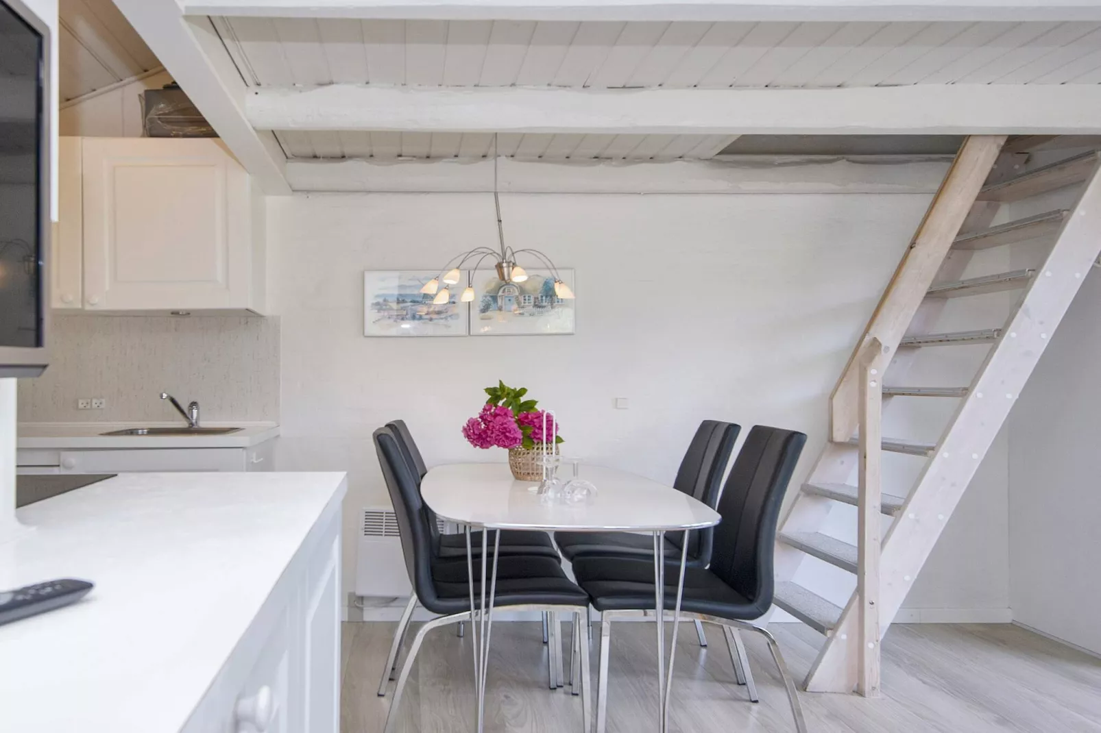 3 room,2 levels,dishwasher-Indoor