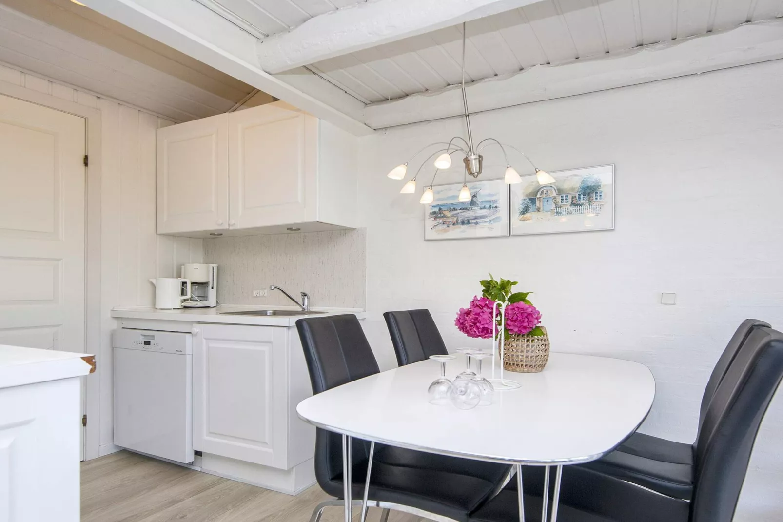 3 room,2 levels,dishwasher-Indoor