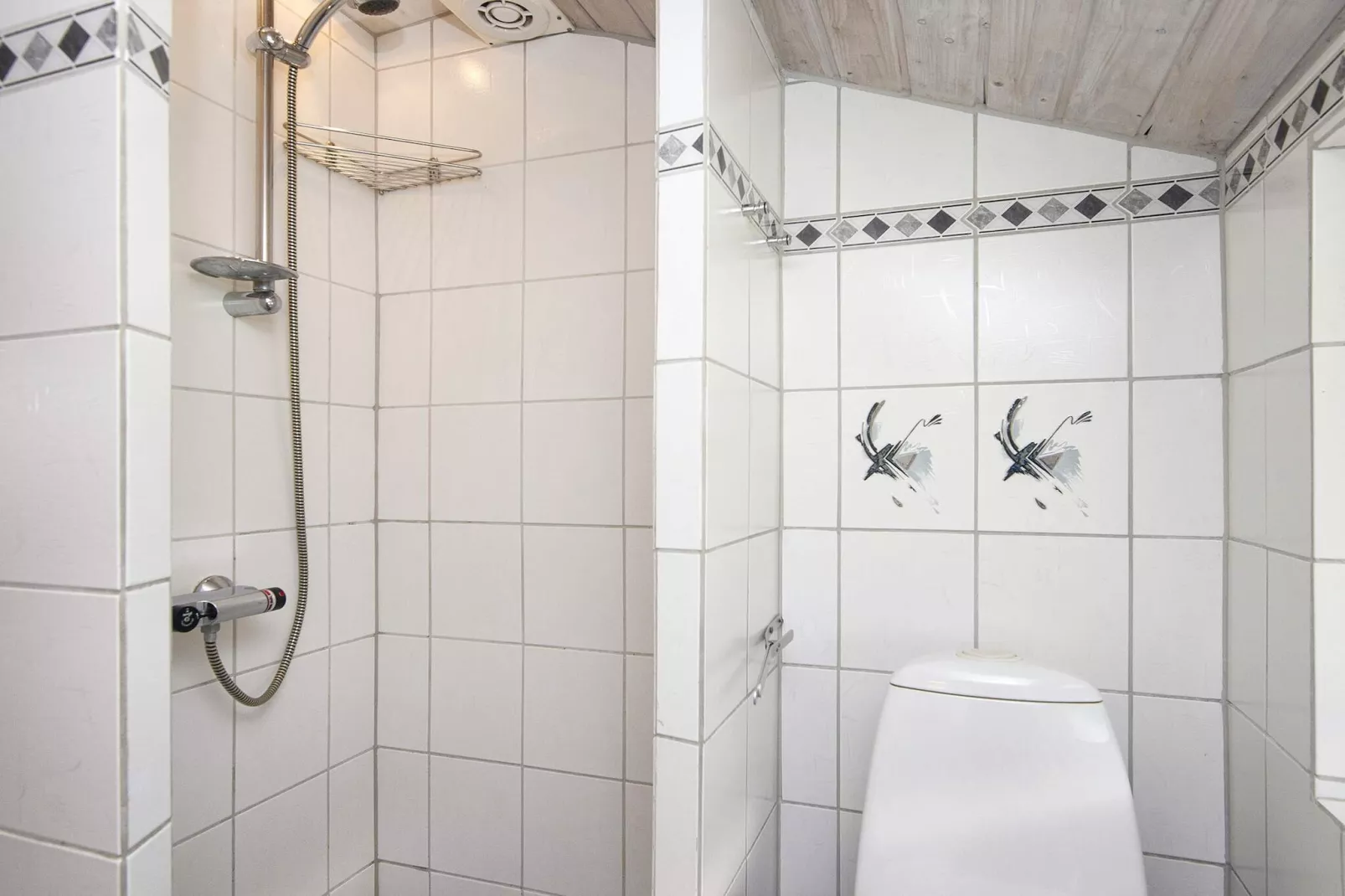 3 room,2 levels,dishwasher-Indoor