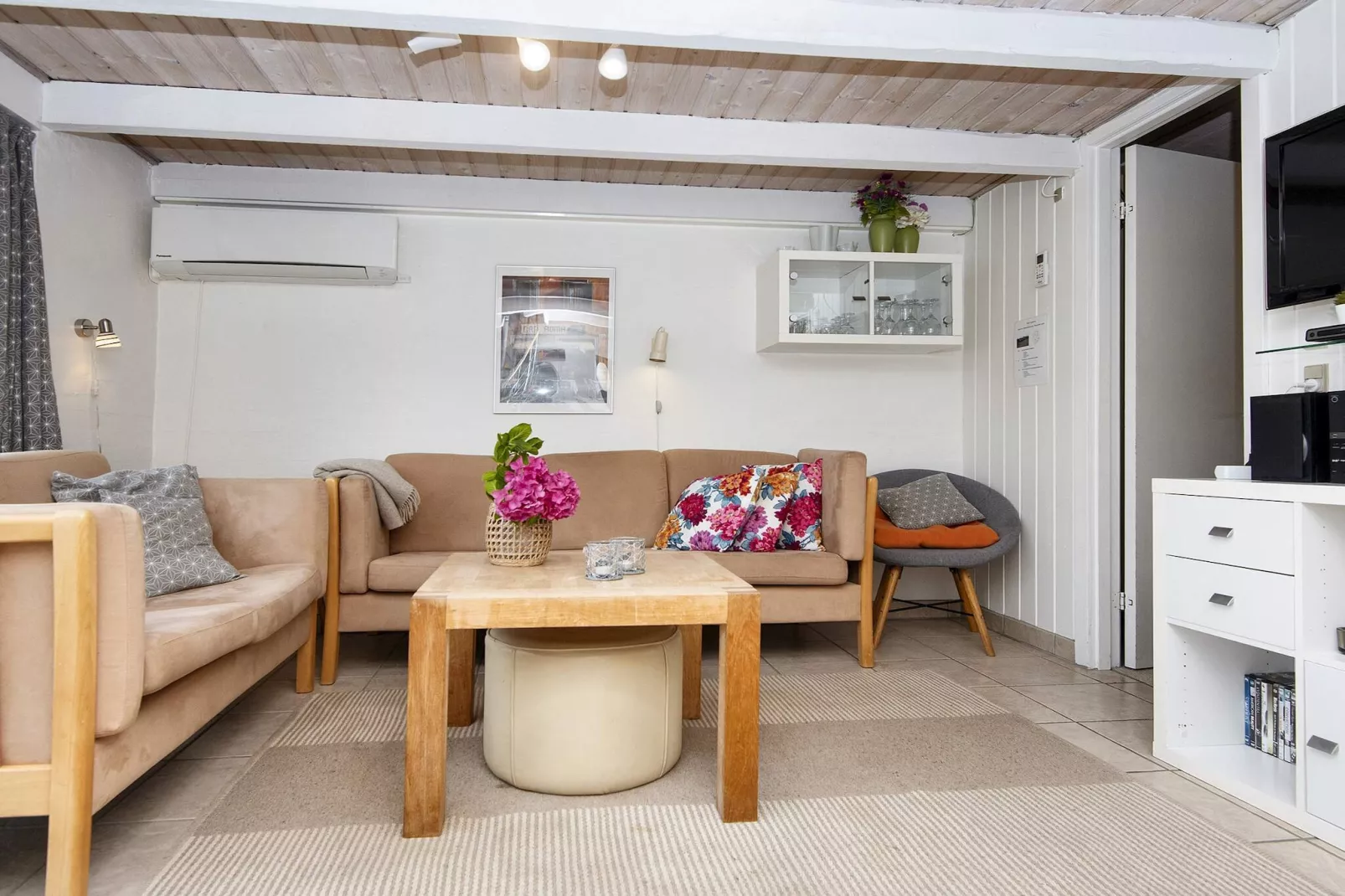 3 room,2 levels,dishwasher-Indoor