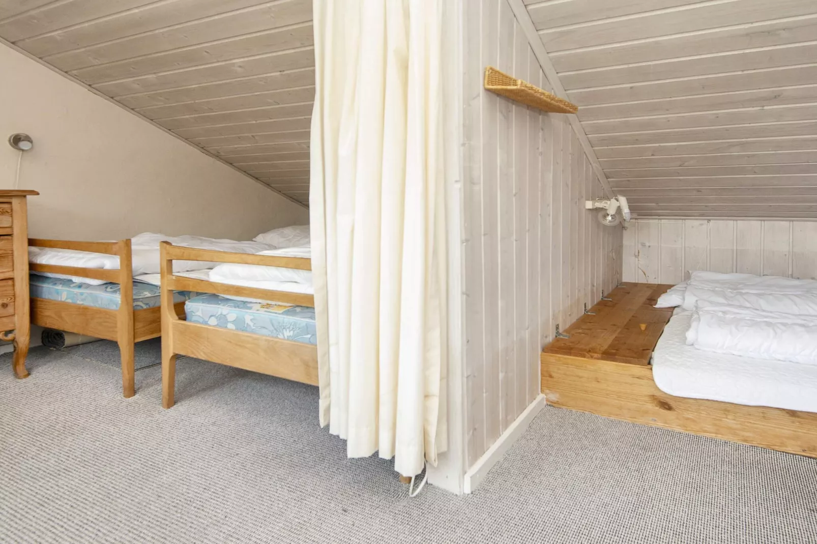 3 room,2 levels,dishwasher-Indoor