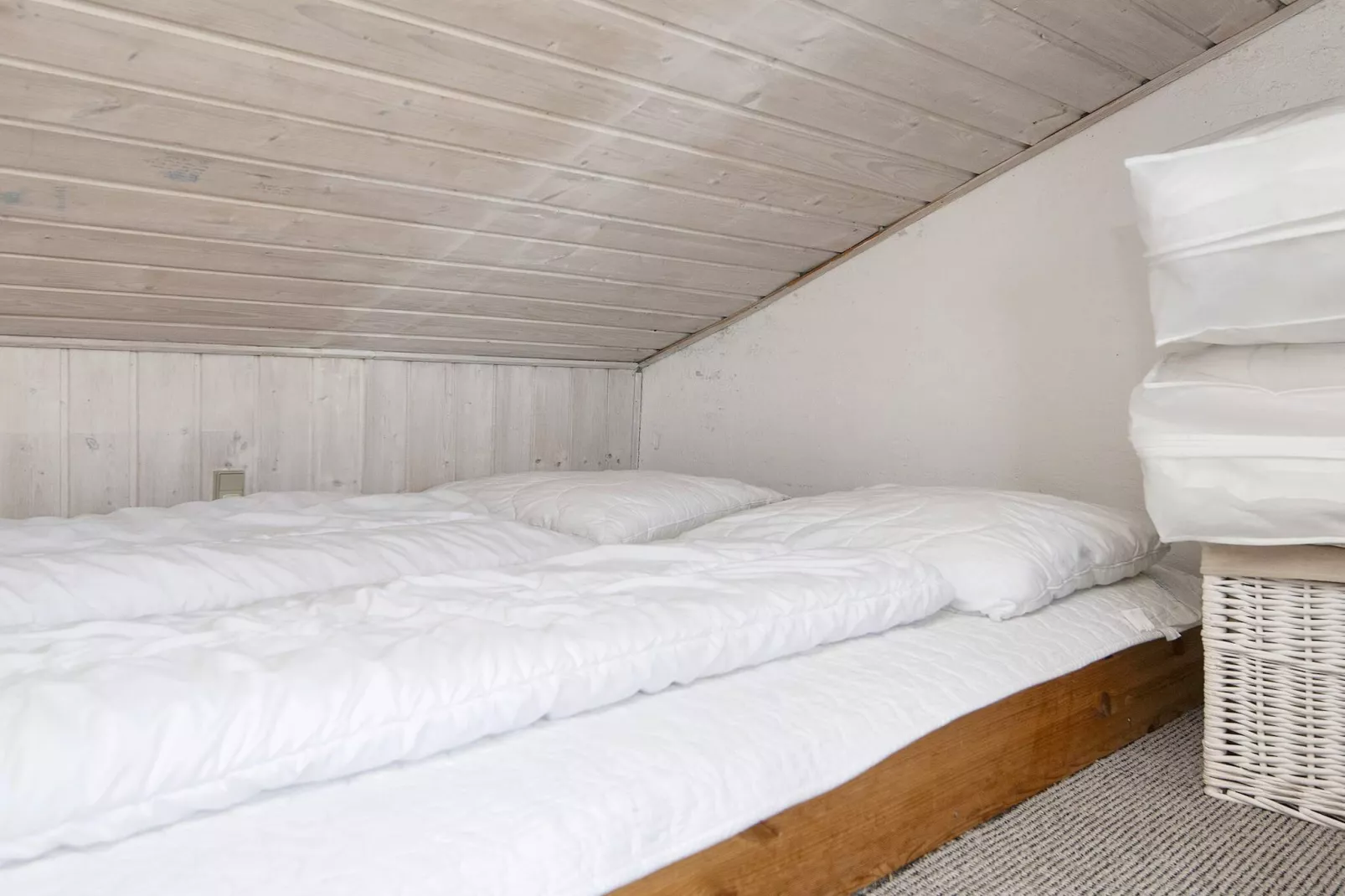 3 room,2 levels,dishwasher-Indoor