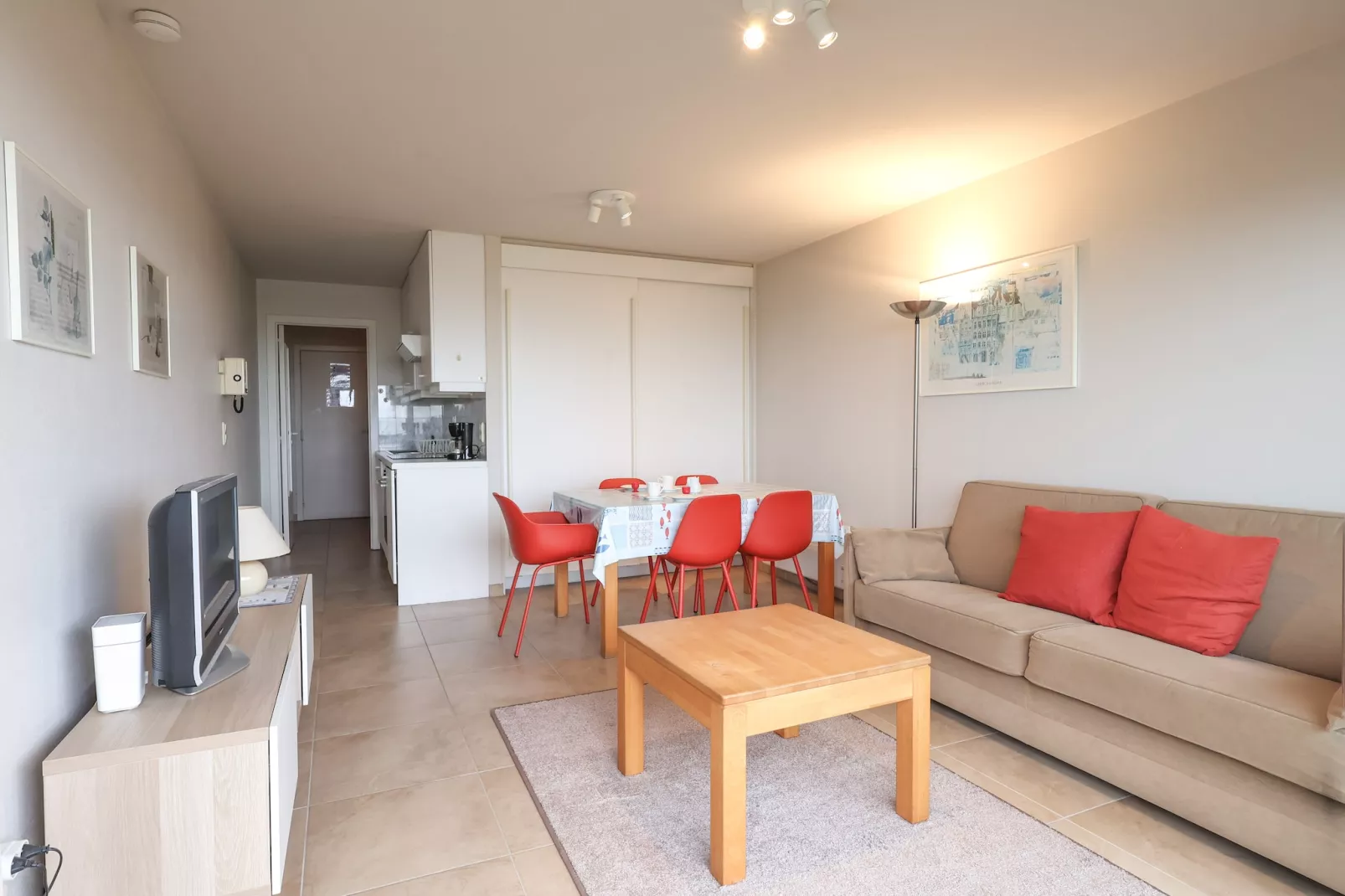 PLAZA A2/0022-Living room