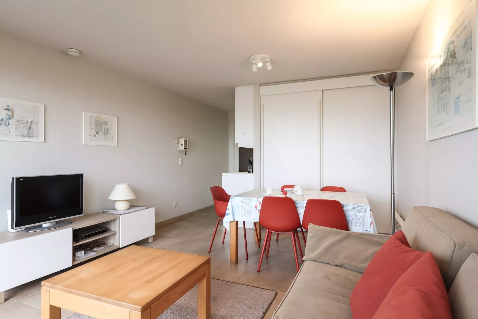 PLAZA A2/0022-Living room