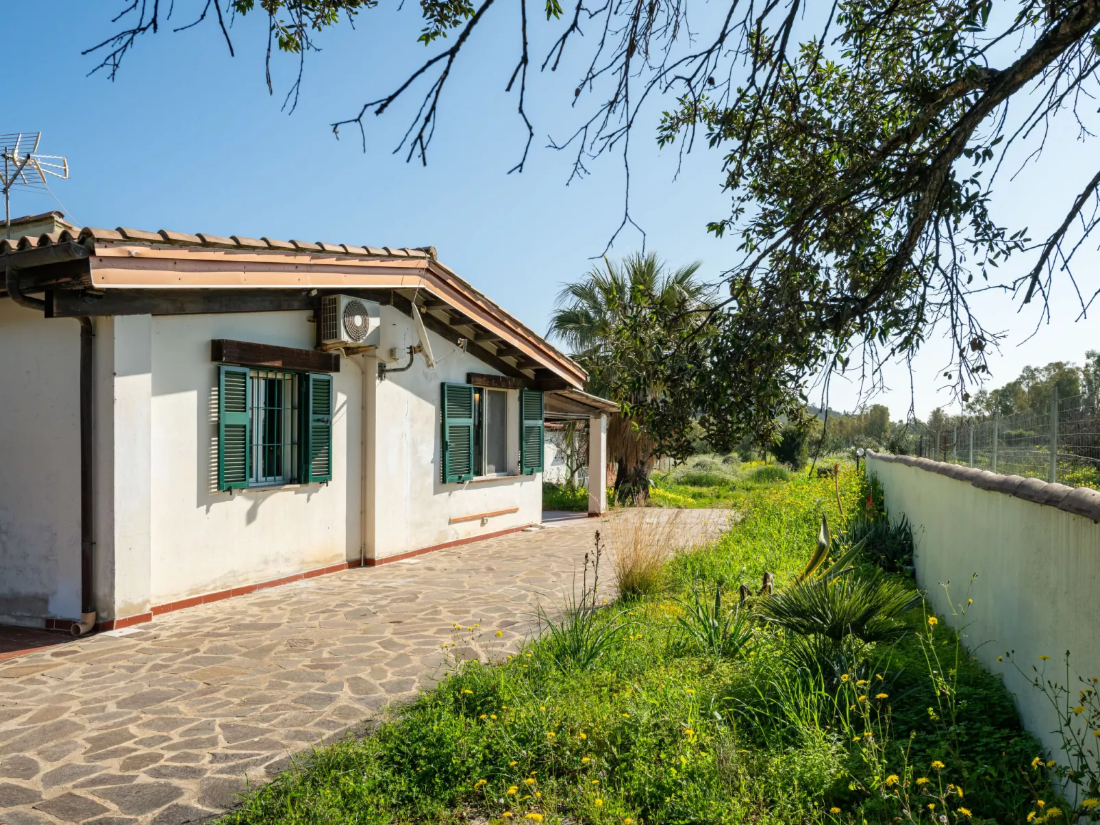 Sa Frontera-Outside