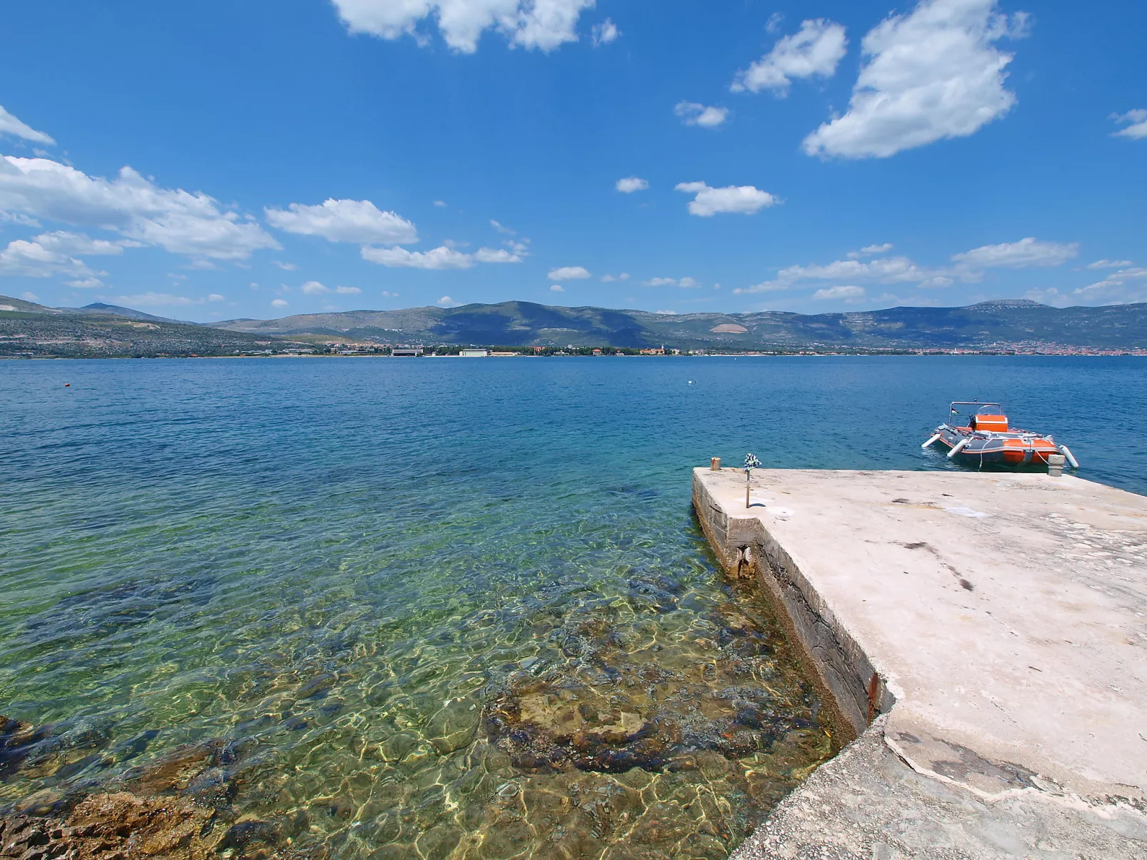 Mornar-Outside