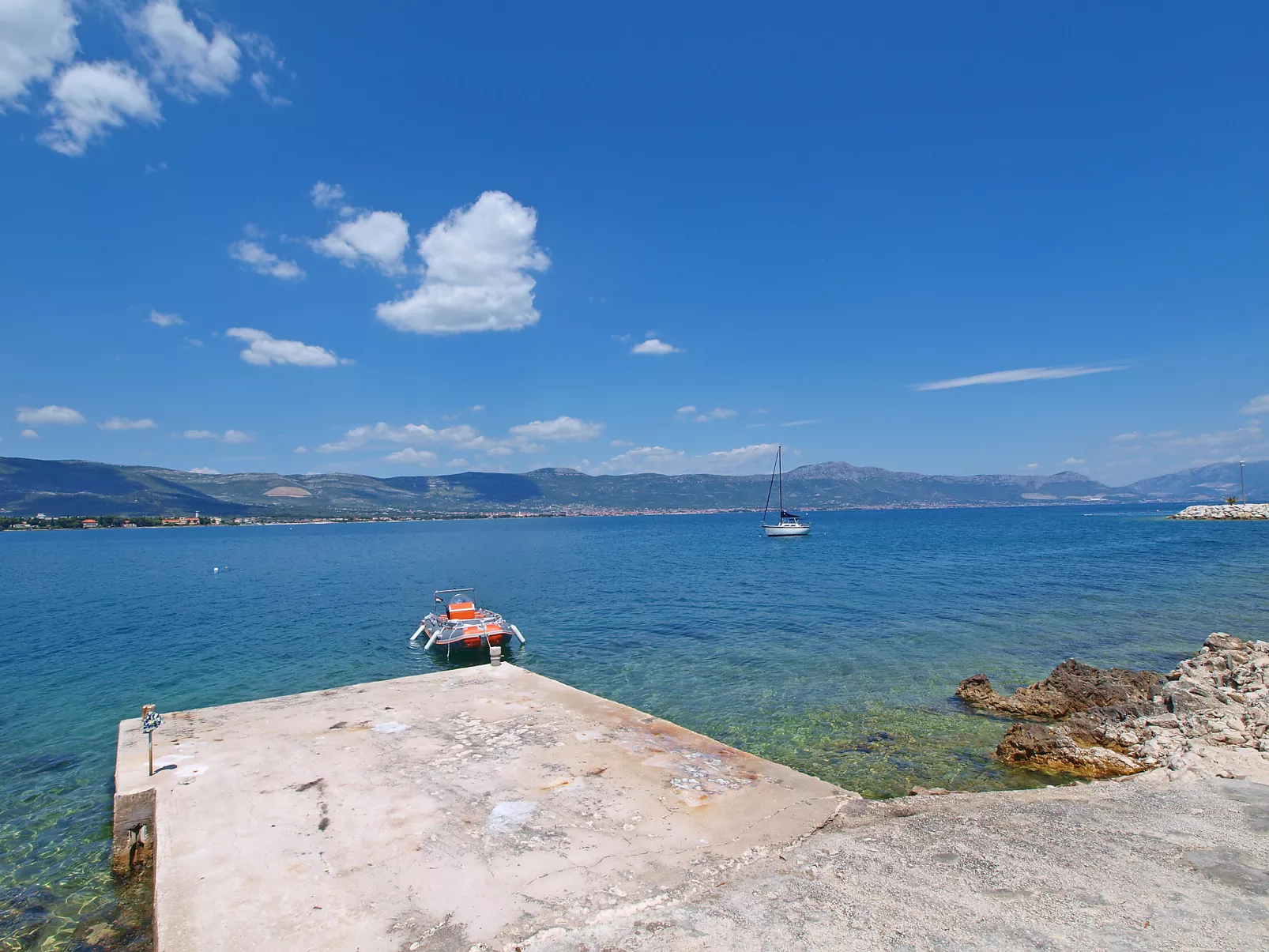 Mornar-Outside