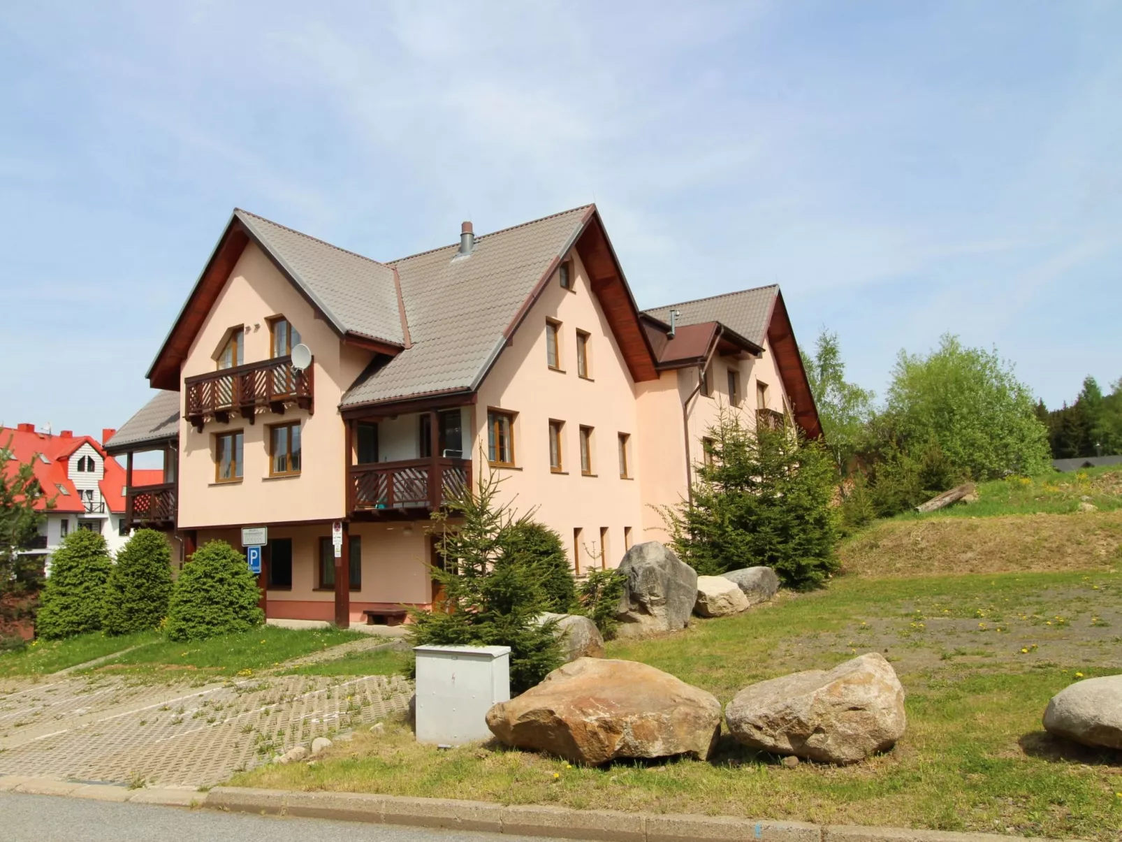 V Borovicích-Outside