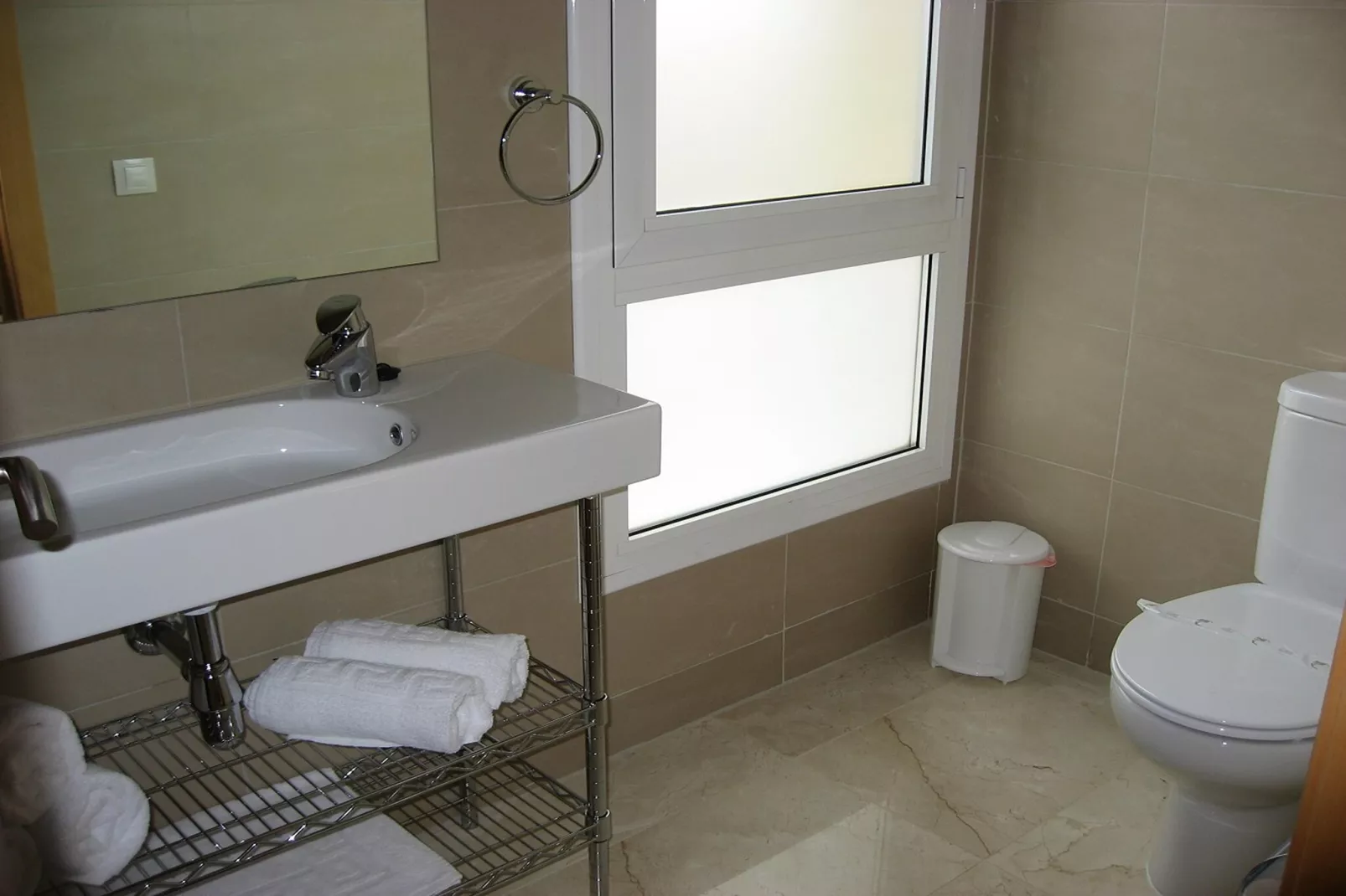 L' Escala trasero T24-Badezimmer