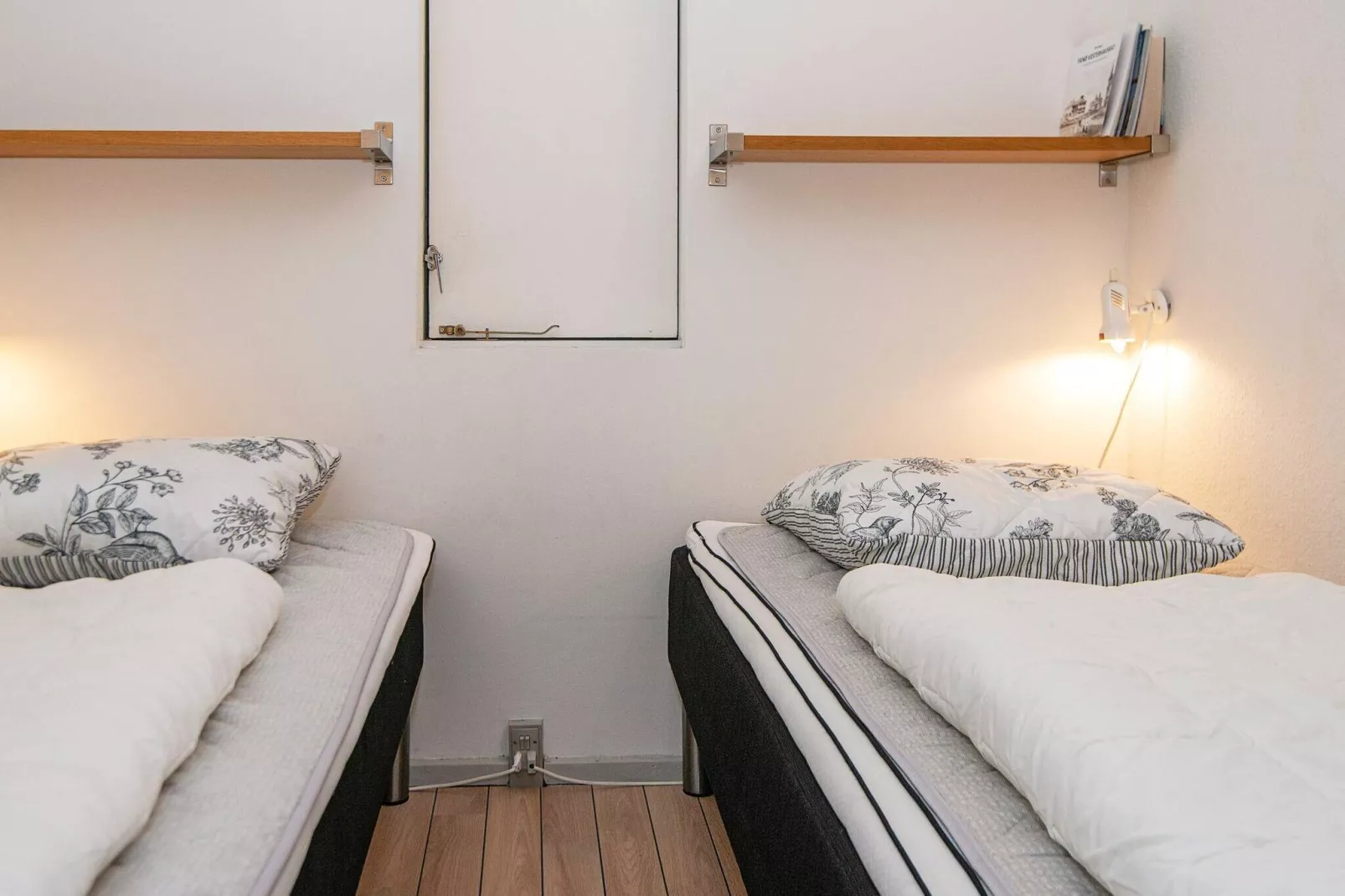 2 room w/seaview-Indoor