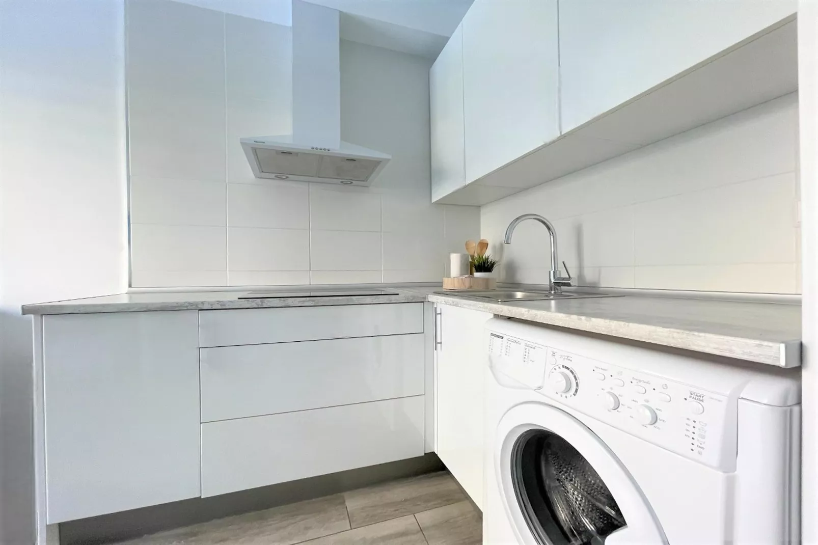 Apartamento con terraza y vistas 327-Cuisine