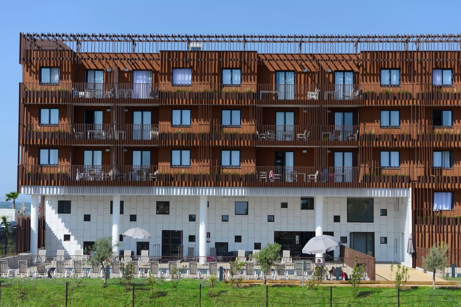 Terra Gaïa 6-Exterior summer