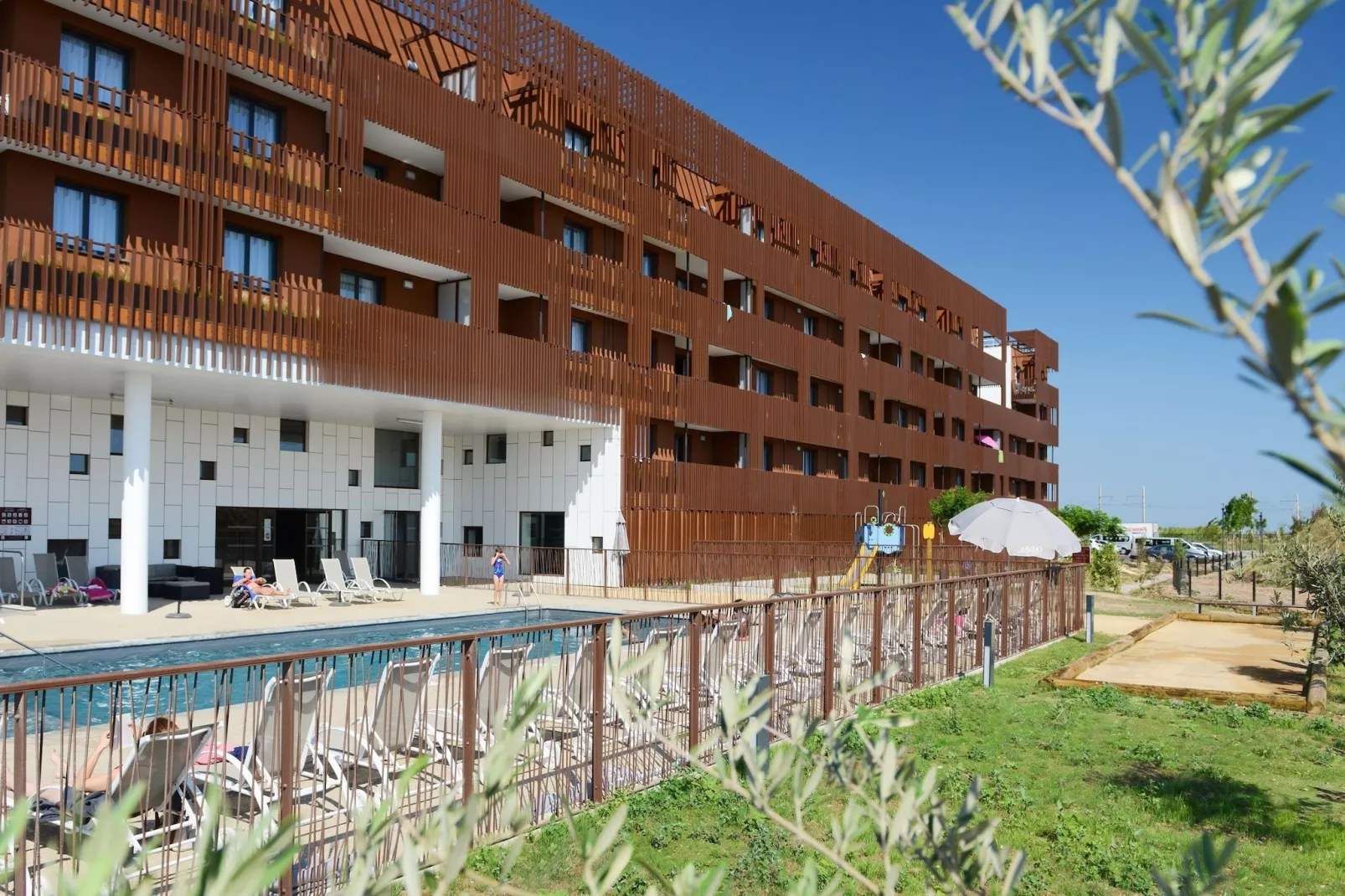 Terra Gaïa 6-Exterior summer