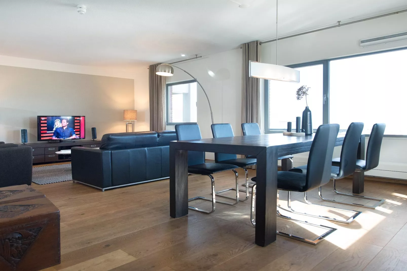 Scheveningen Harbour 40-Dining room