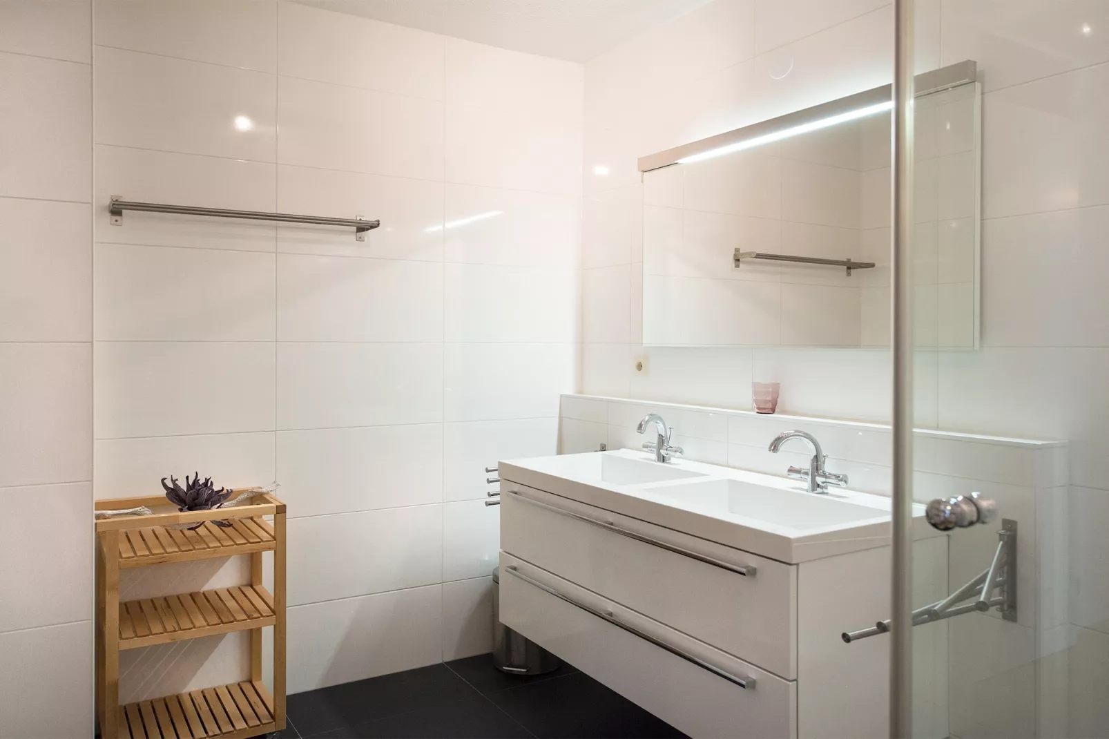 Scheveningen Harbour 40-Bathroom