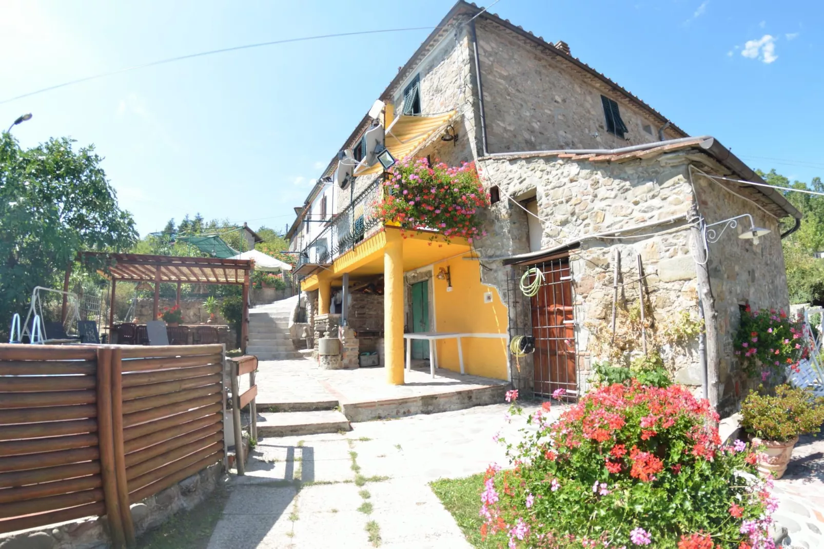 Renzo Due-Exterior summer