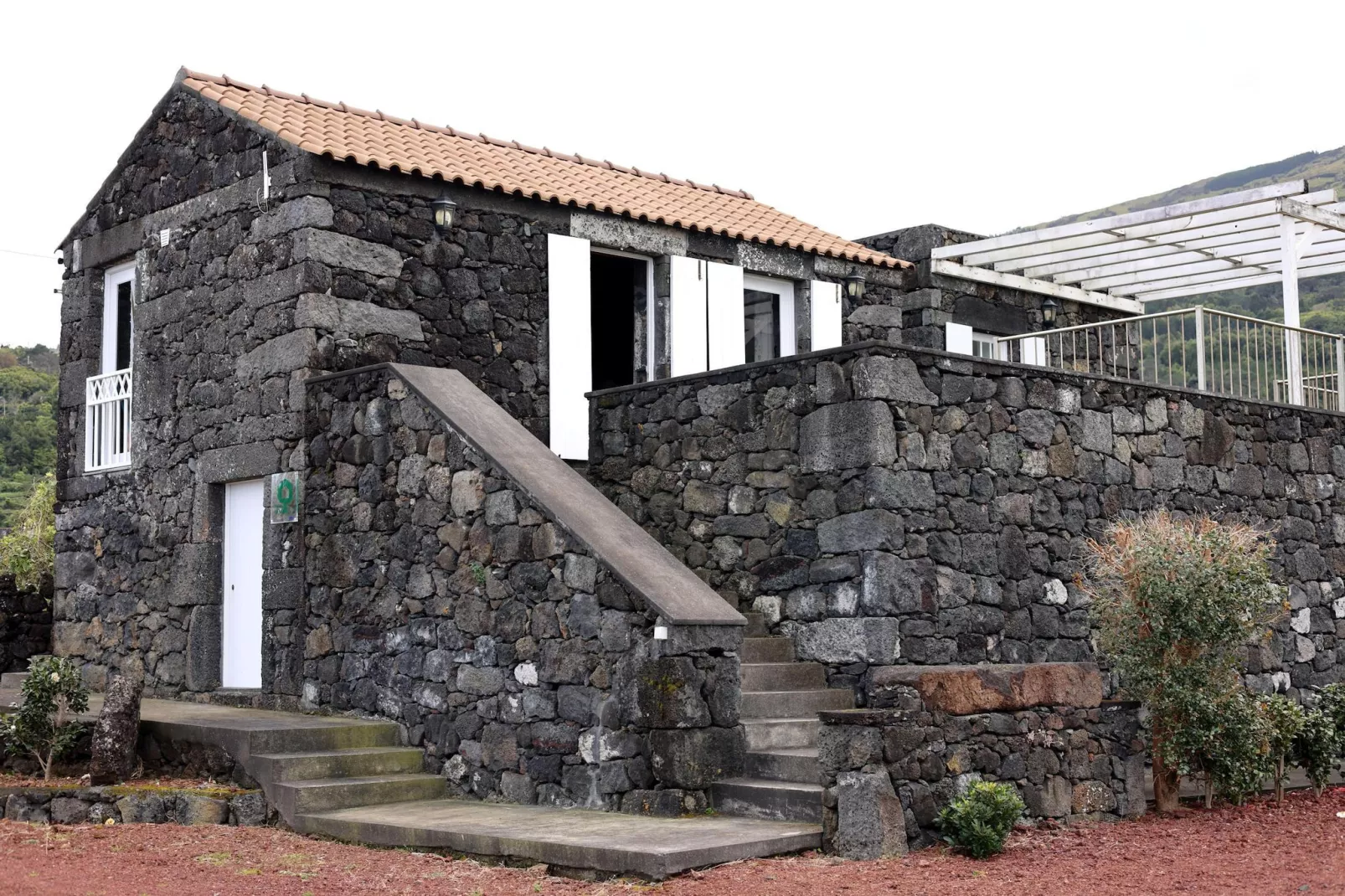 Ferienhäuser Adegas do Pico in Prainha // Adega T2 70-90m2 / sea-Exterior summer