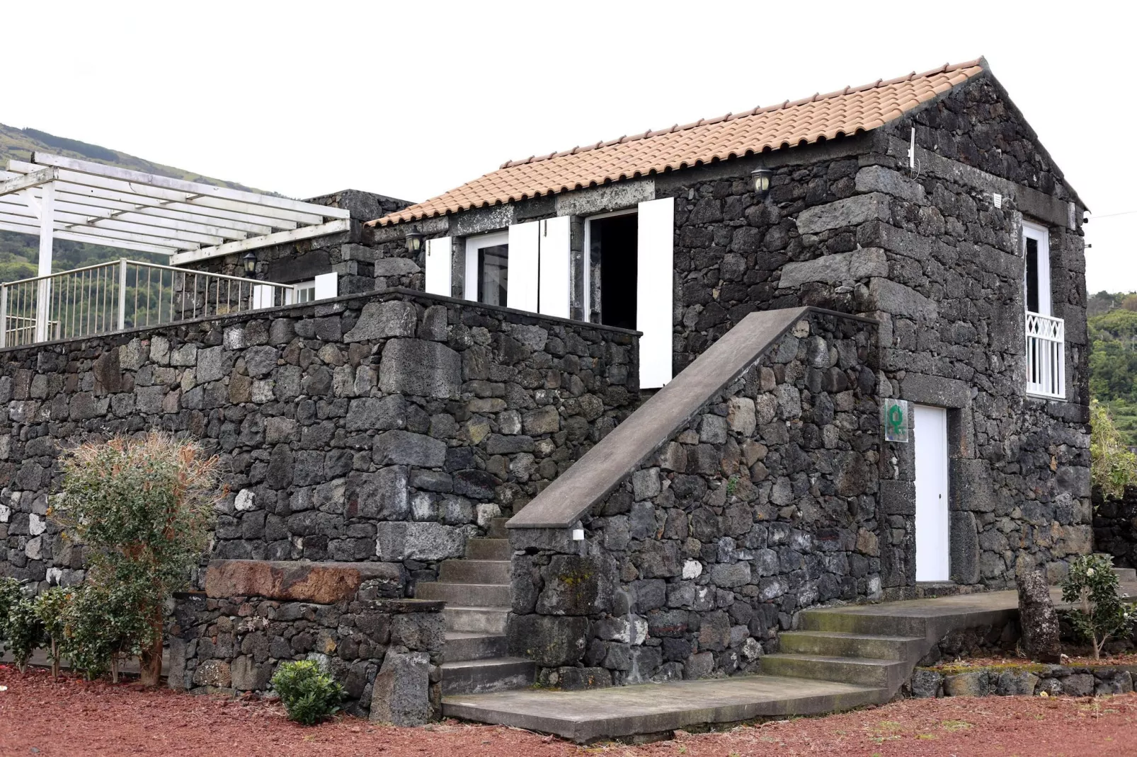 Ferienhäuser Adegas do Pico in Prainha // Adega T2 70-90m2 / sea-Exterior summer