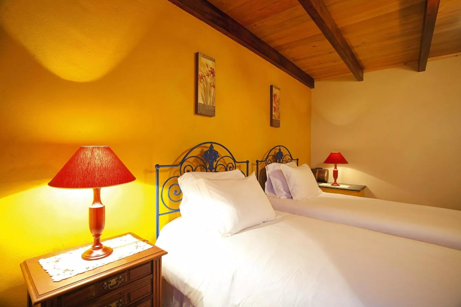 Ferienhäuser Adegas do Pico in Prainha // Adega T2 70-90m2 / sea-Bedroom