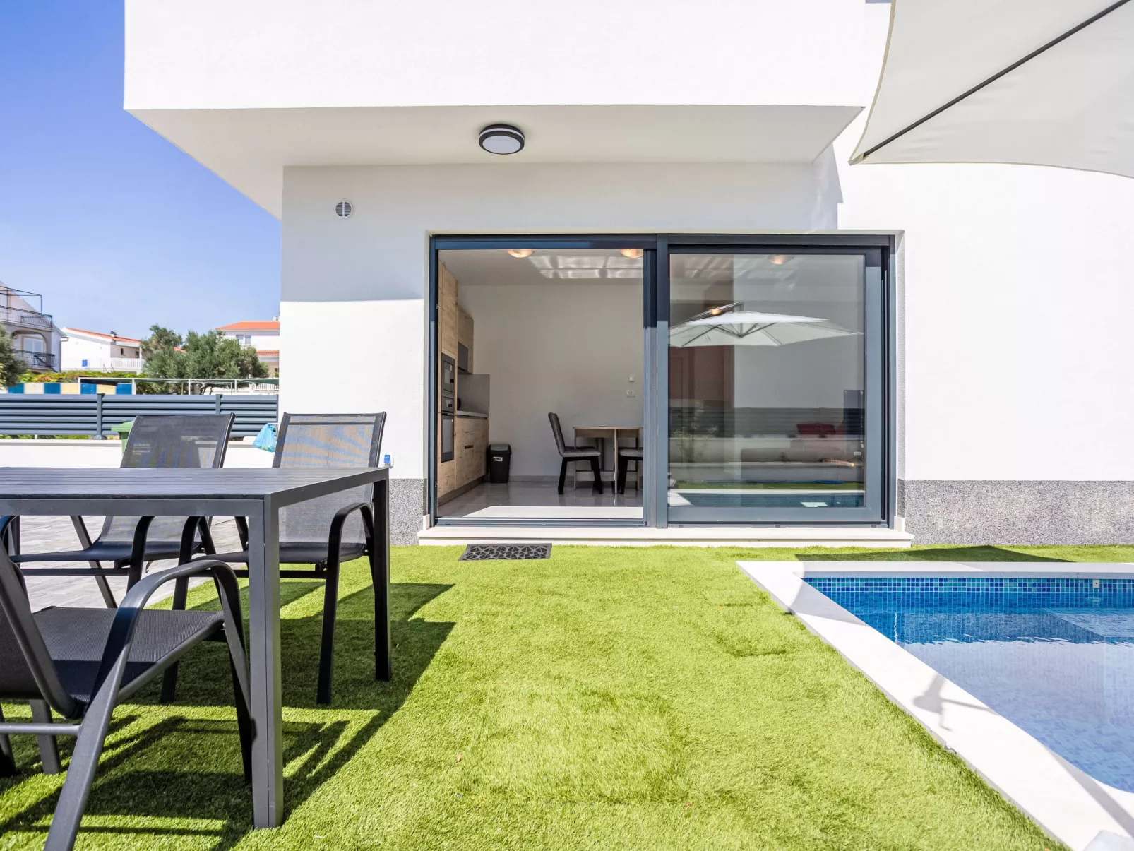 Sunny Pool-Outside