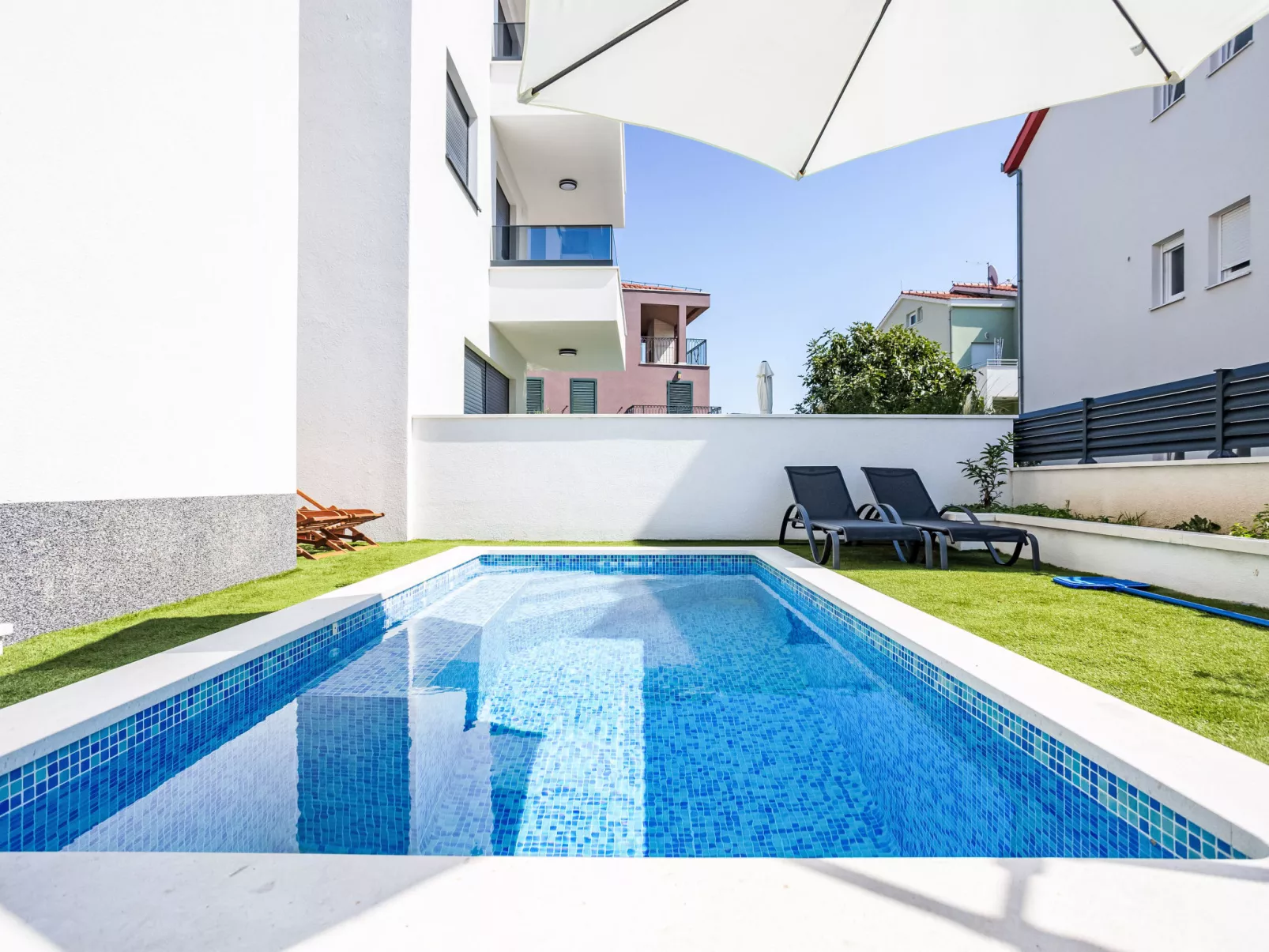 Sunny Pool-Inside