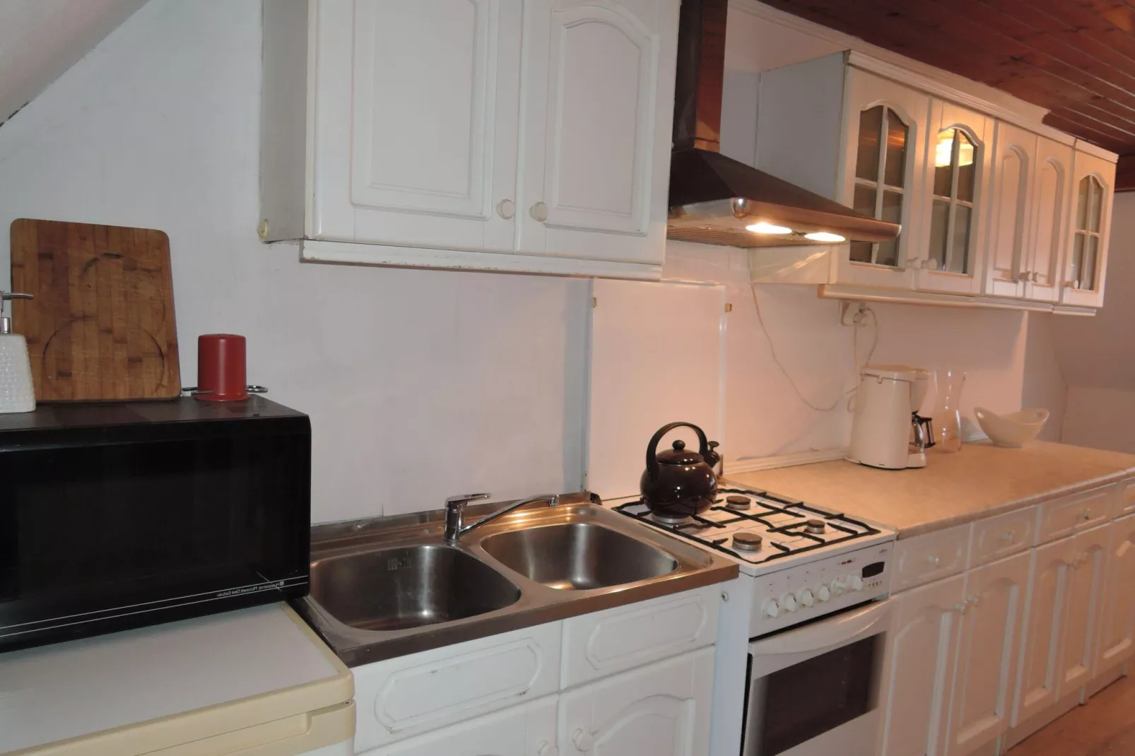 Red doored house Stepnica-Kitchen