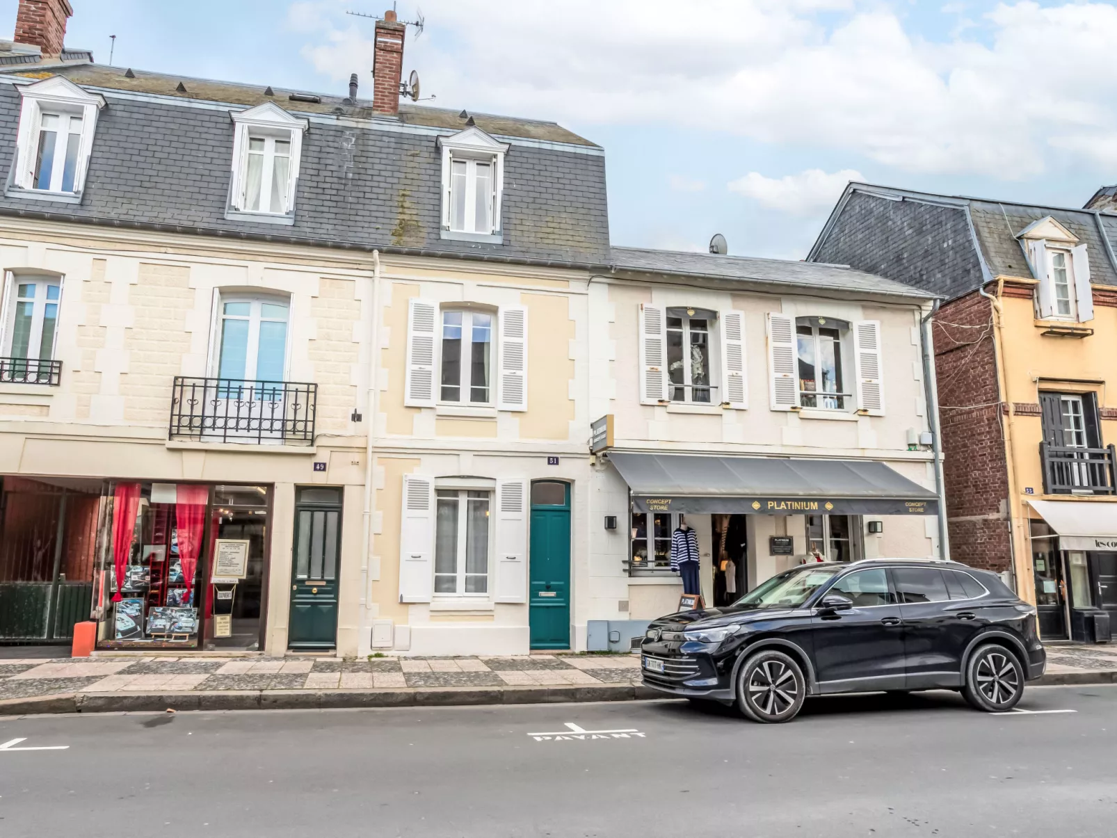 Gambetta-Outside