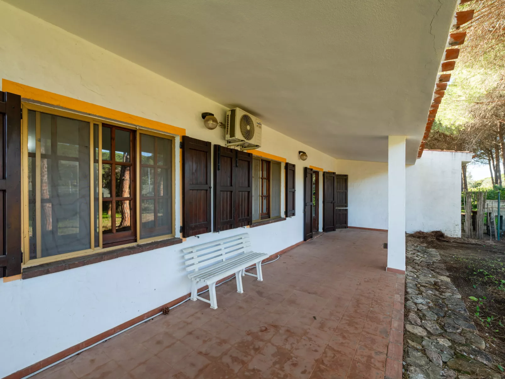 Itaca-Outside