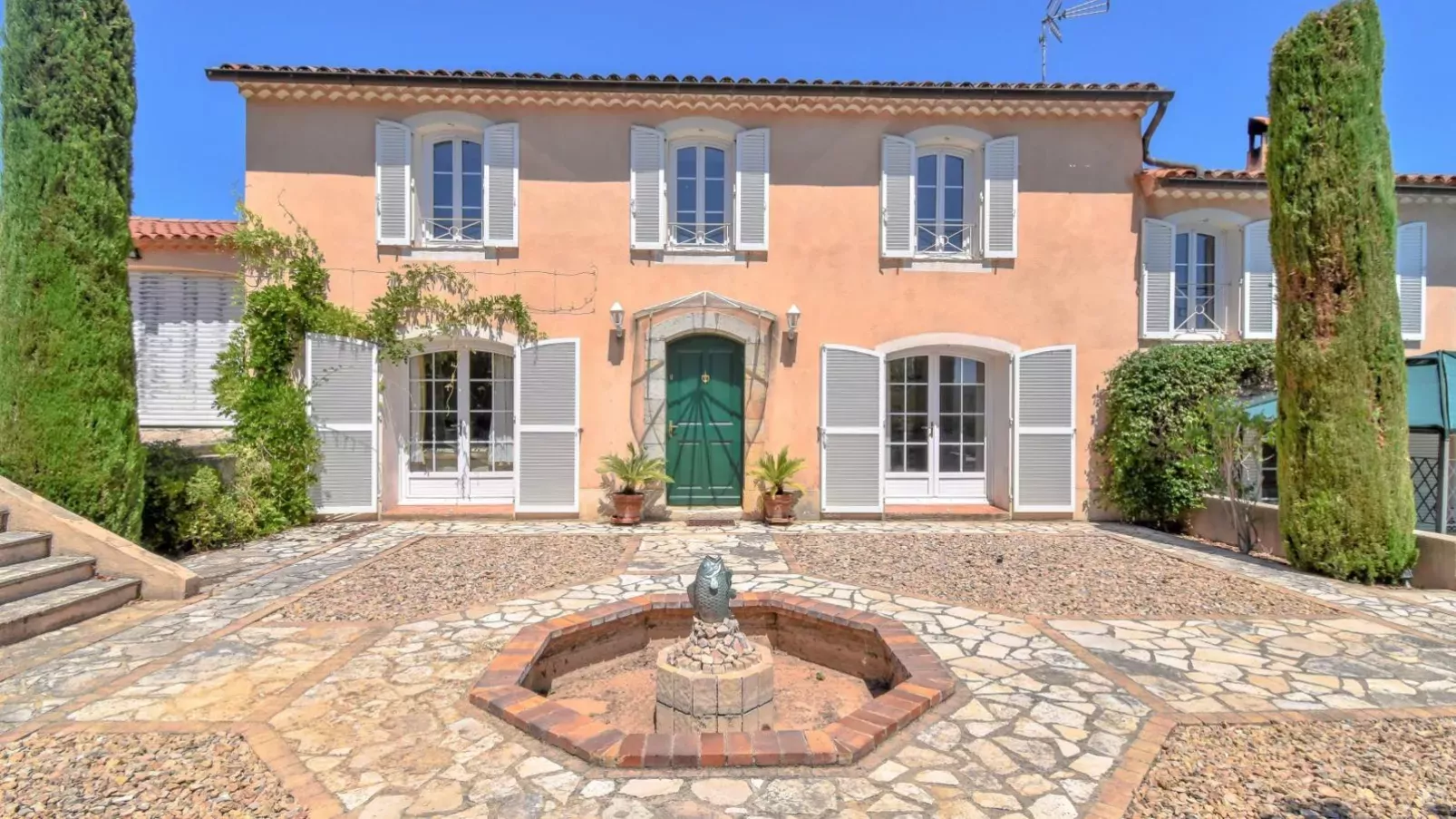 Mas de la Peirouard-Exterior summer