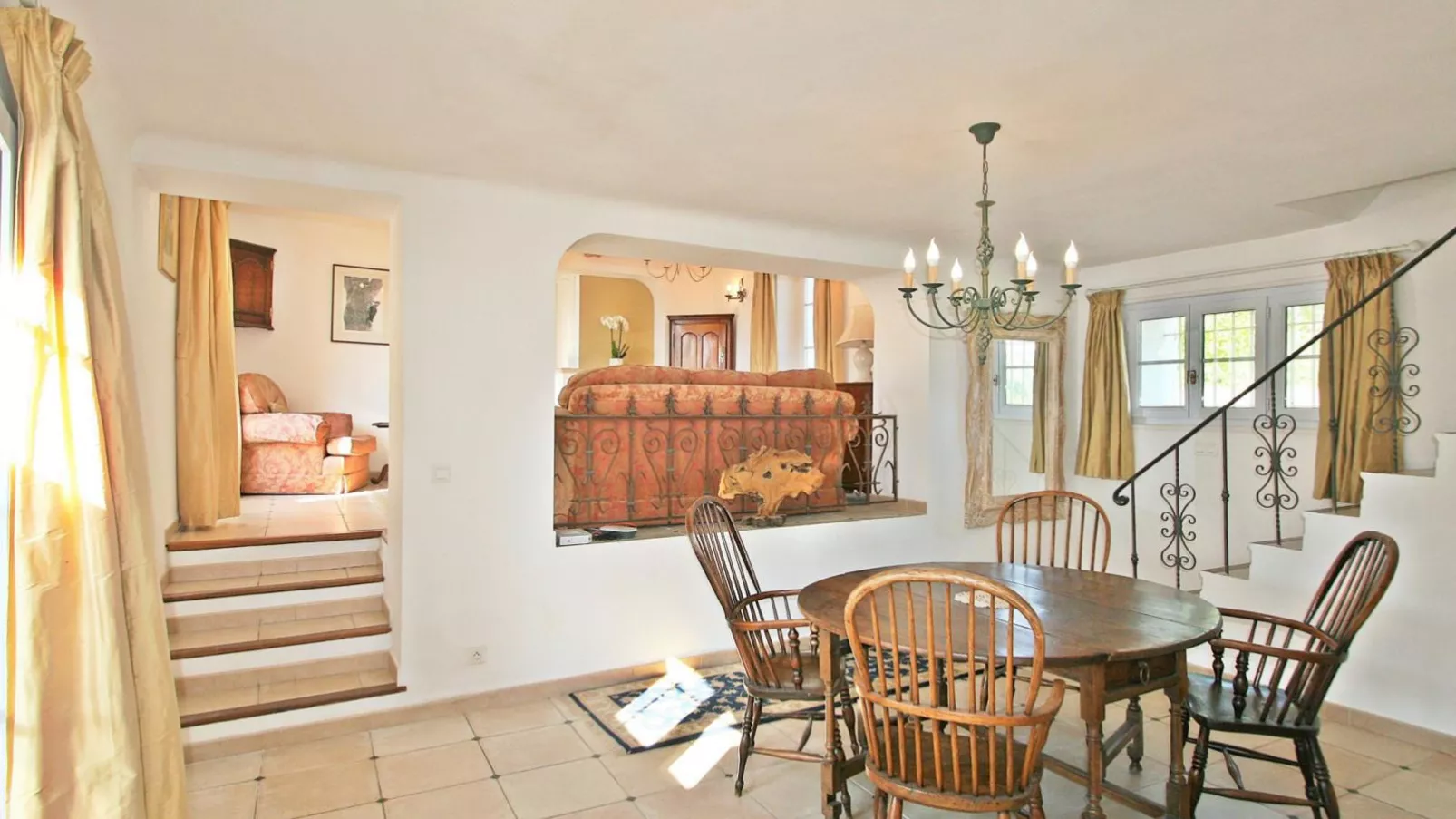 Mas de la Peirouard-Dining room