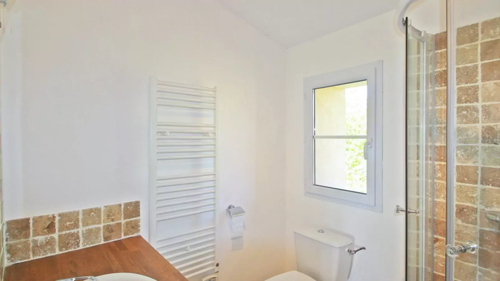 Mas de la Peirouard-Bathroom