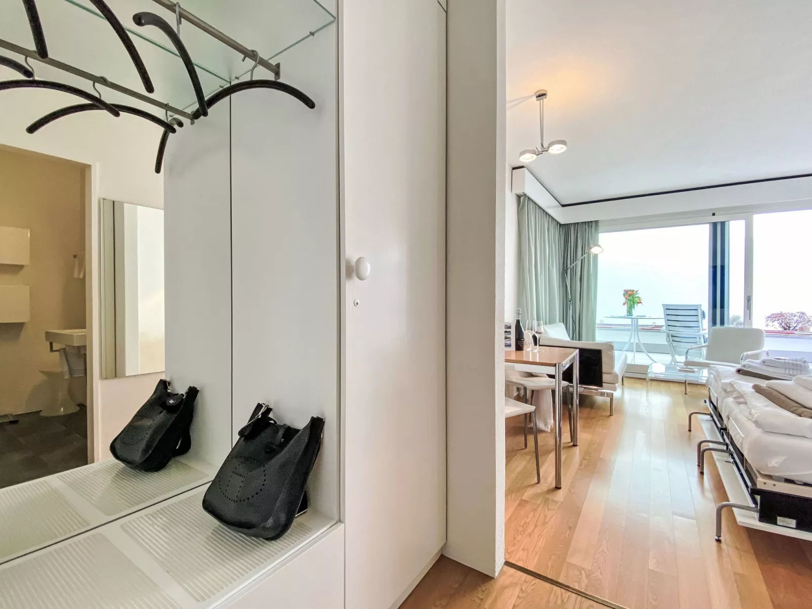 Lakeview App. 603-Inside