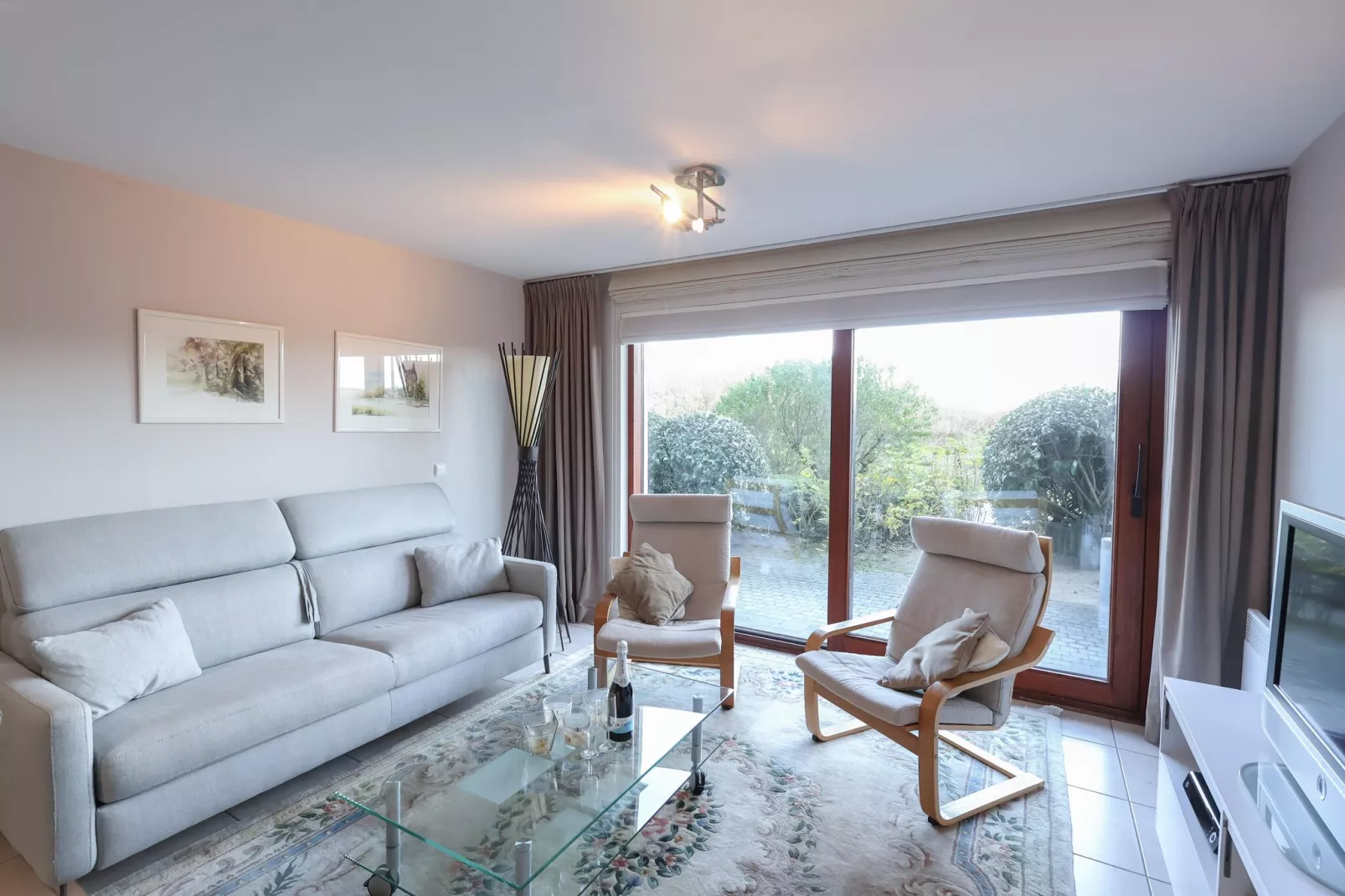 PLAZA A1/A1A02-Living room