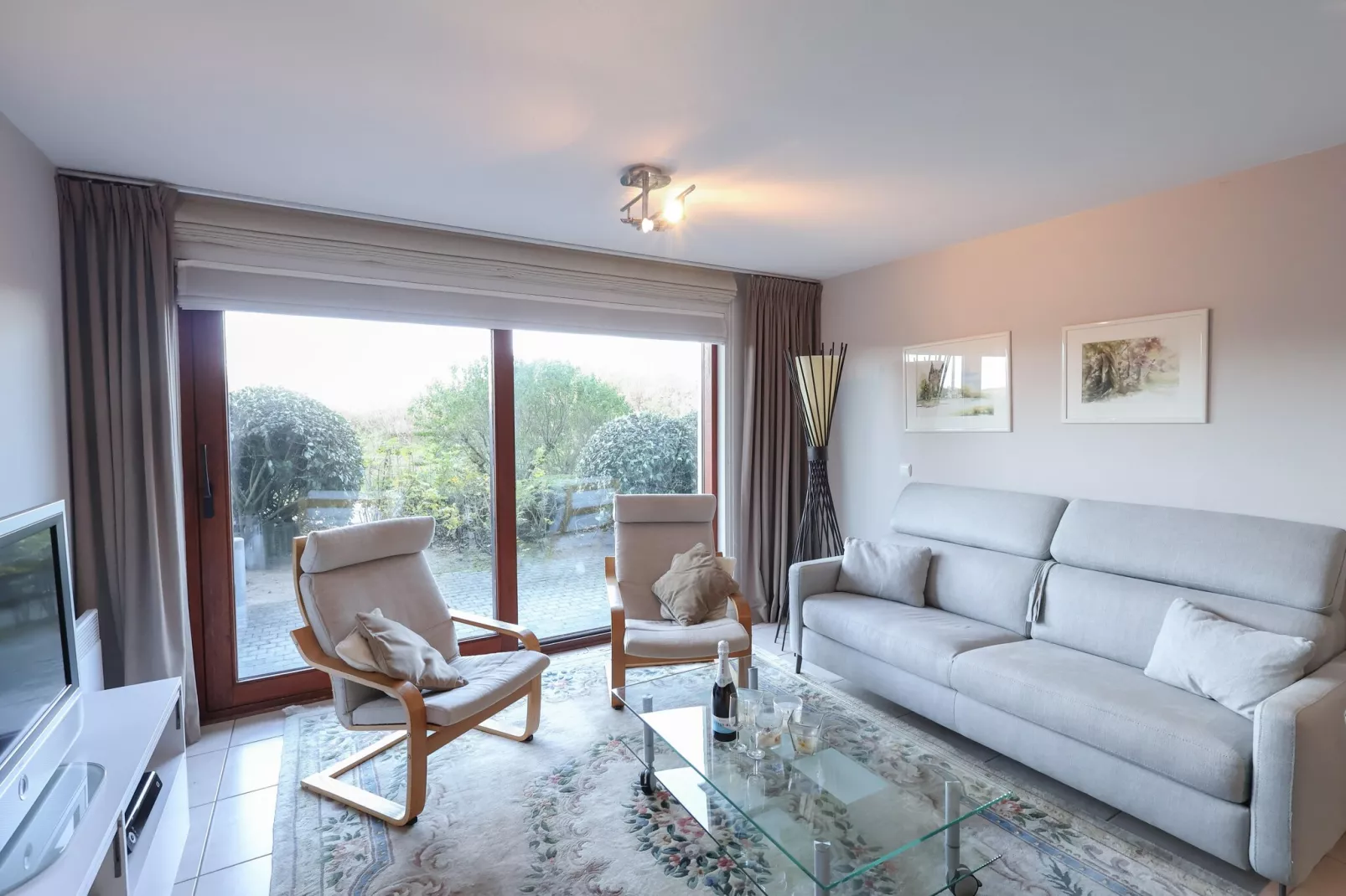PLAZA A1/A1A02-Living room