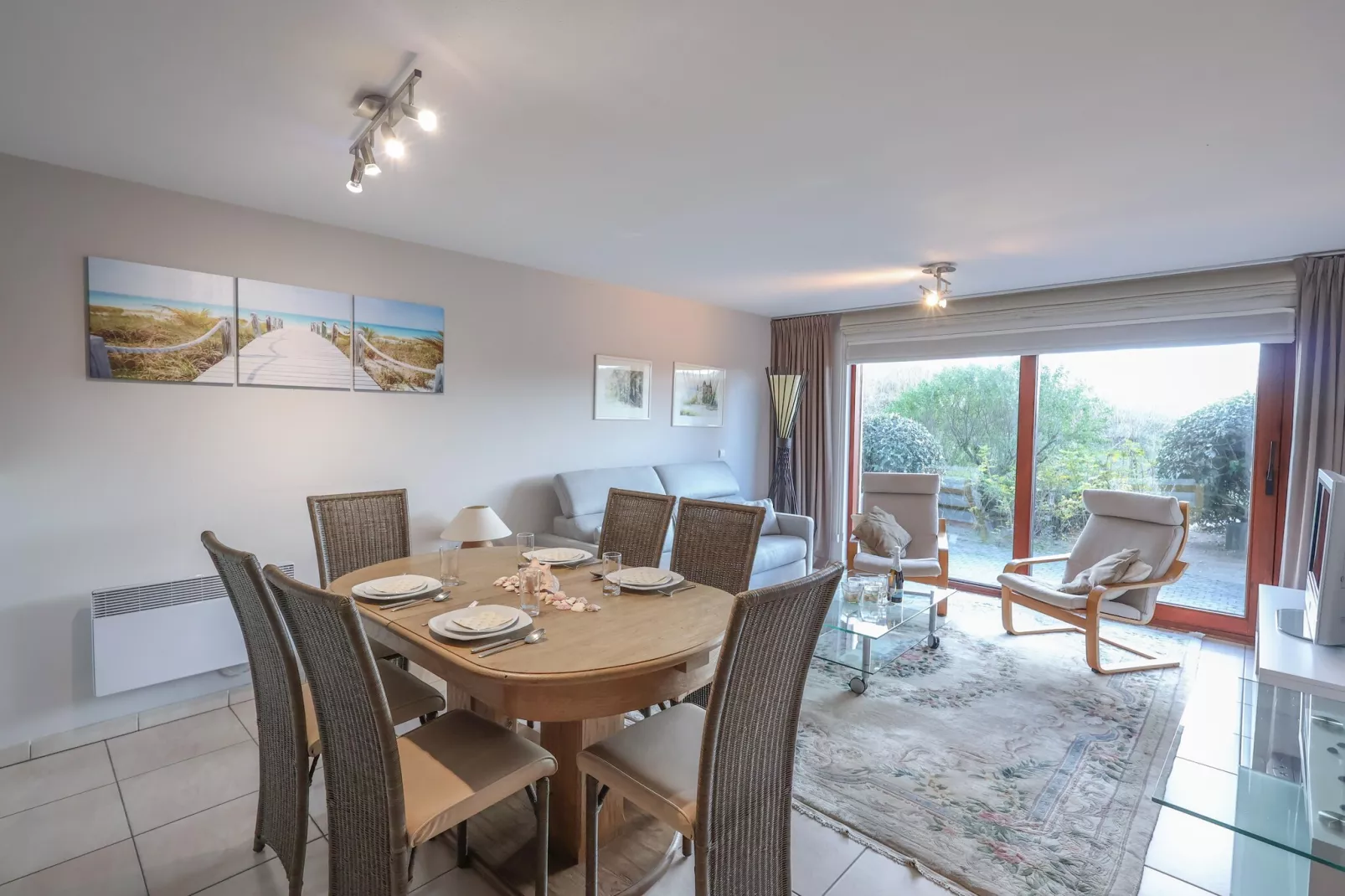 PLAZA A1/A1A02-Dining room