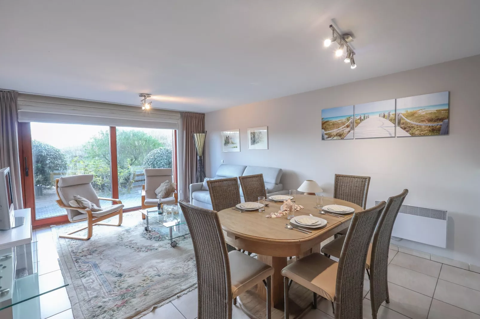 PLAZA A1/A1A02-Dining room