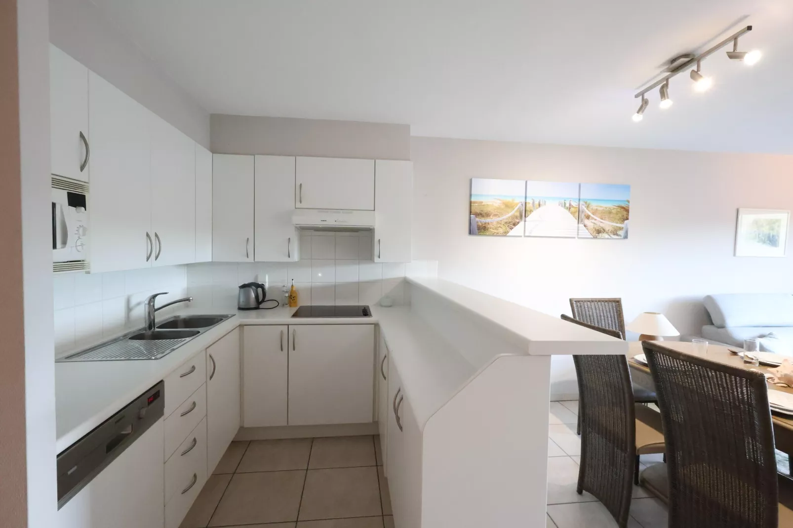 PLAZA A1/A1A02-Kitchen