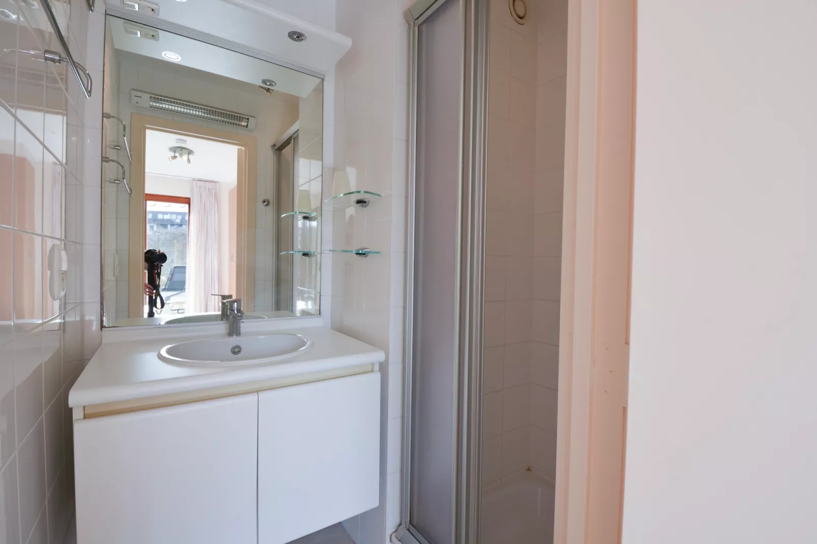 PLAZA A1/A1A02-Bathroom