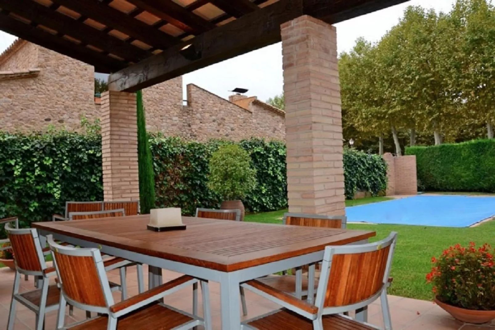 CAN COLL PERATALLADA-Terrace balcony